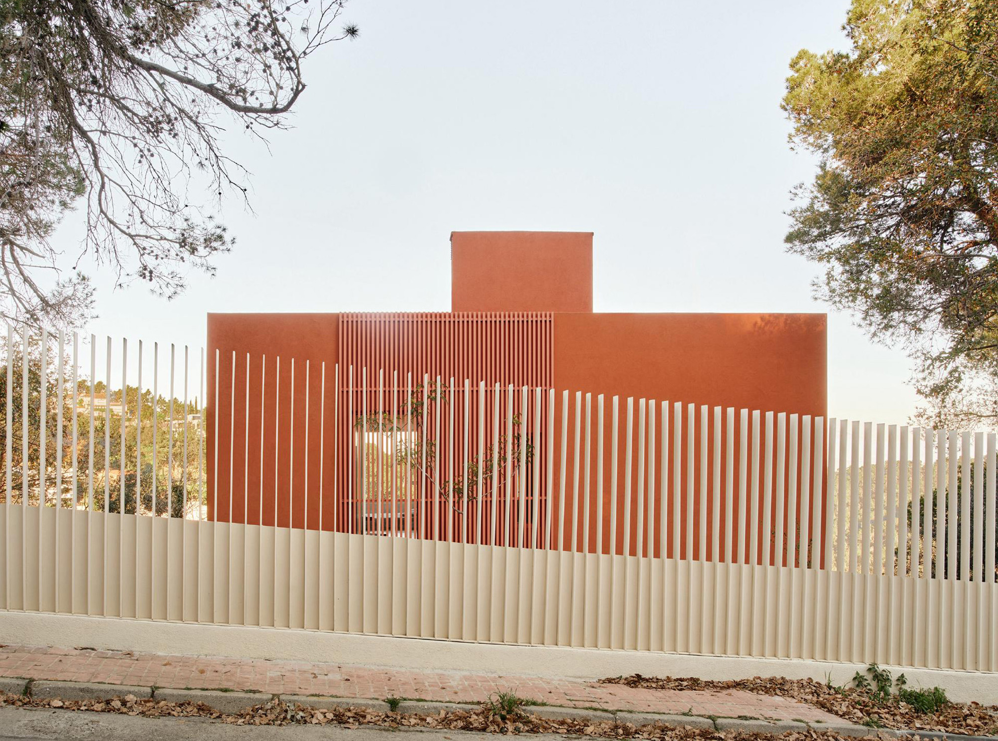 A House That Barely Touches the Ground - Gessato