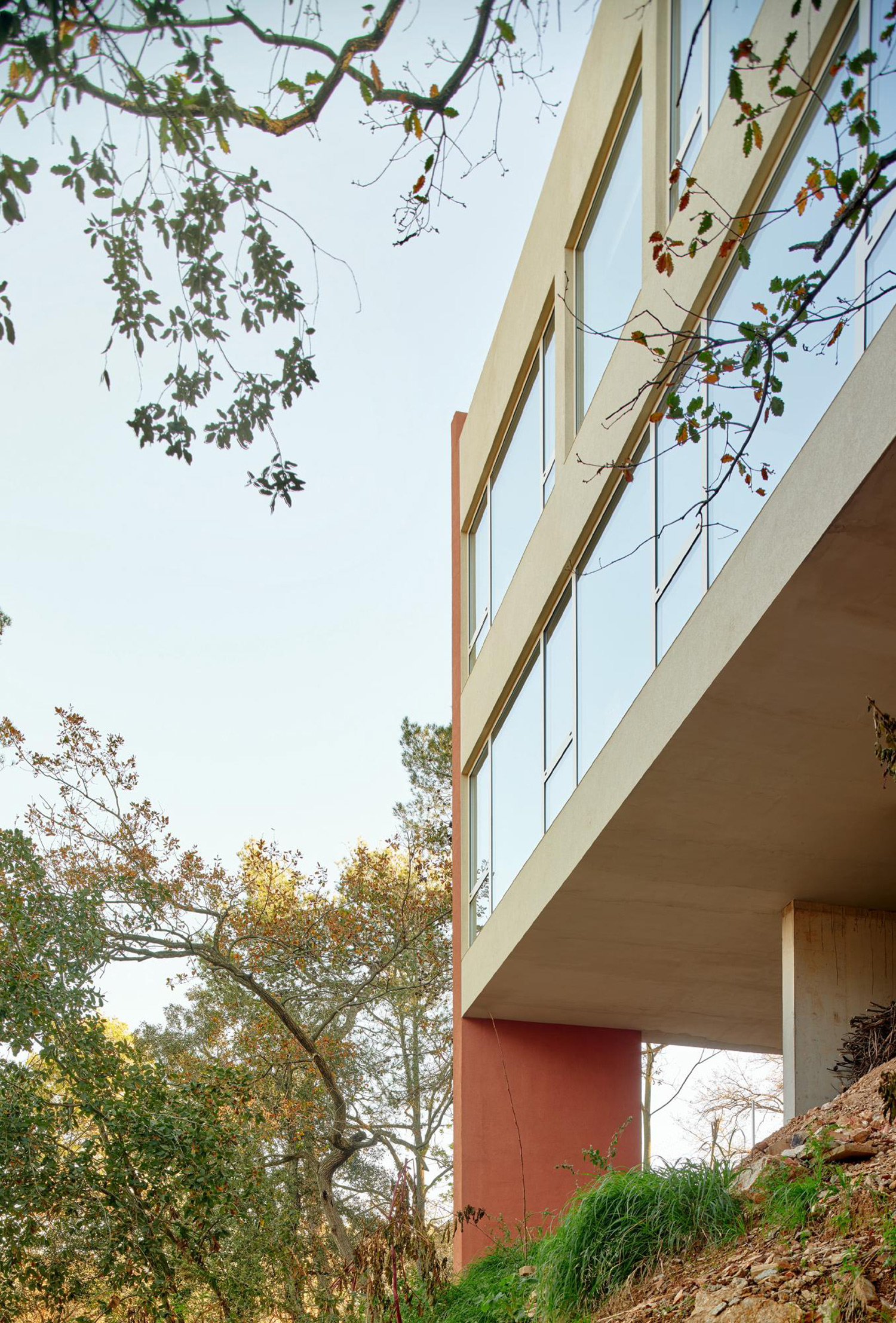 A House That Barely Touches the Ground - Gessato