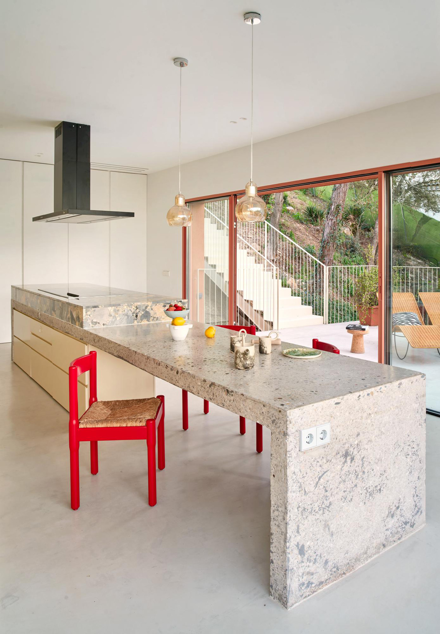 A House That Barely Touches the Ground - Gessato