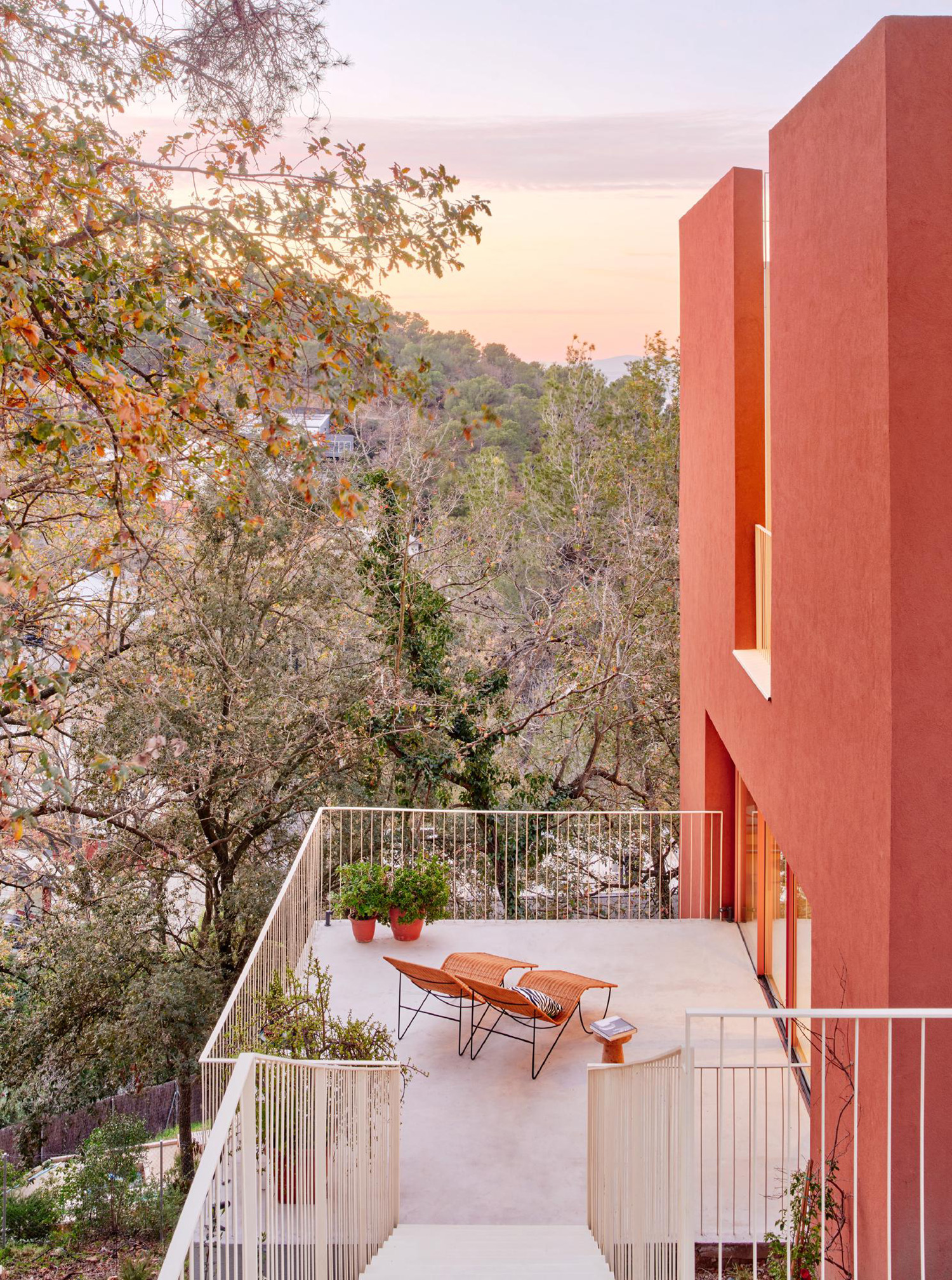 A House That Barely Touches the Ground - Gessato