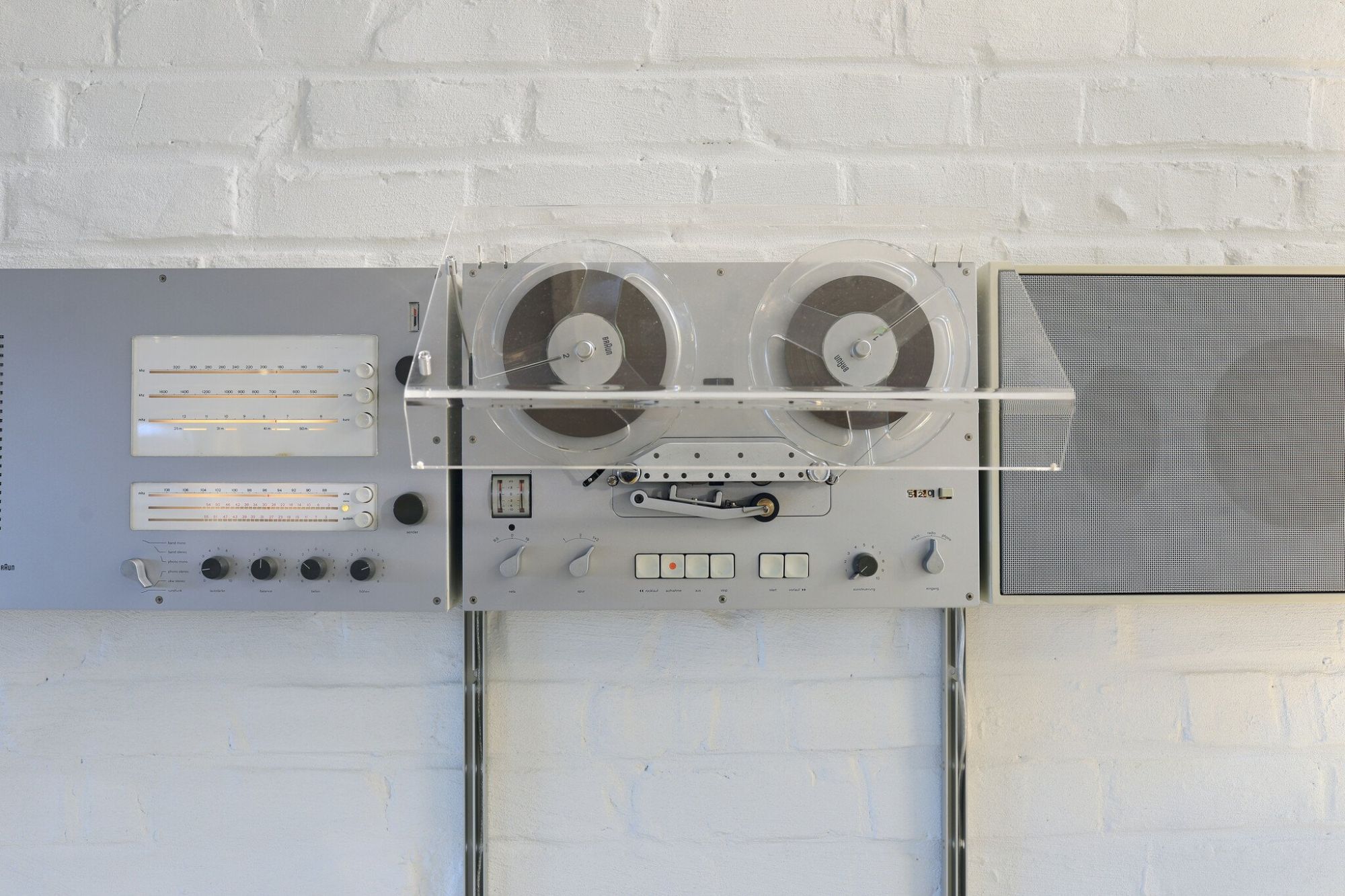 The Braun Wandanlage Wall Unit Stereo by Dieter Rams - Gessato The Braun Wandanlage Wall Unit Stereo by Dieter Rams - Gessato