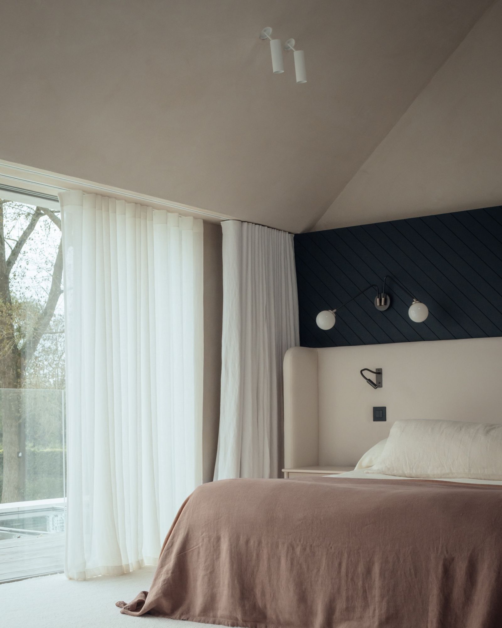 Chalk River House by Oliver Leech Architects - Gessato