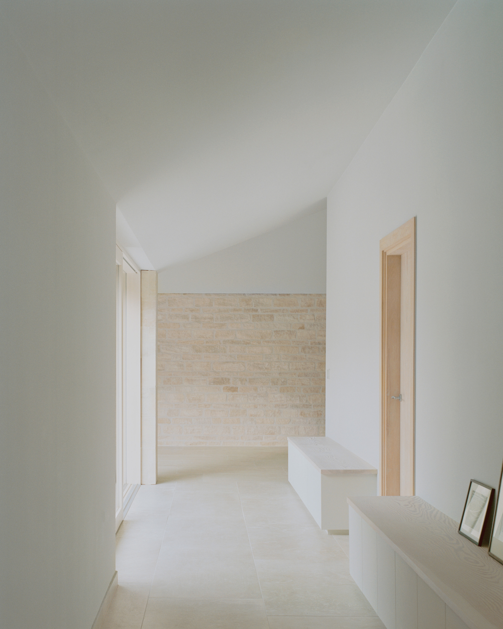 Eavesdrop by Tom Dowdall Architects - Gessato