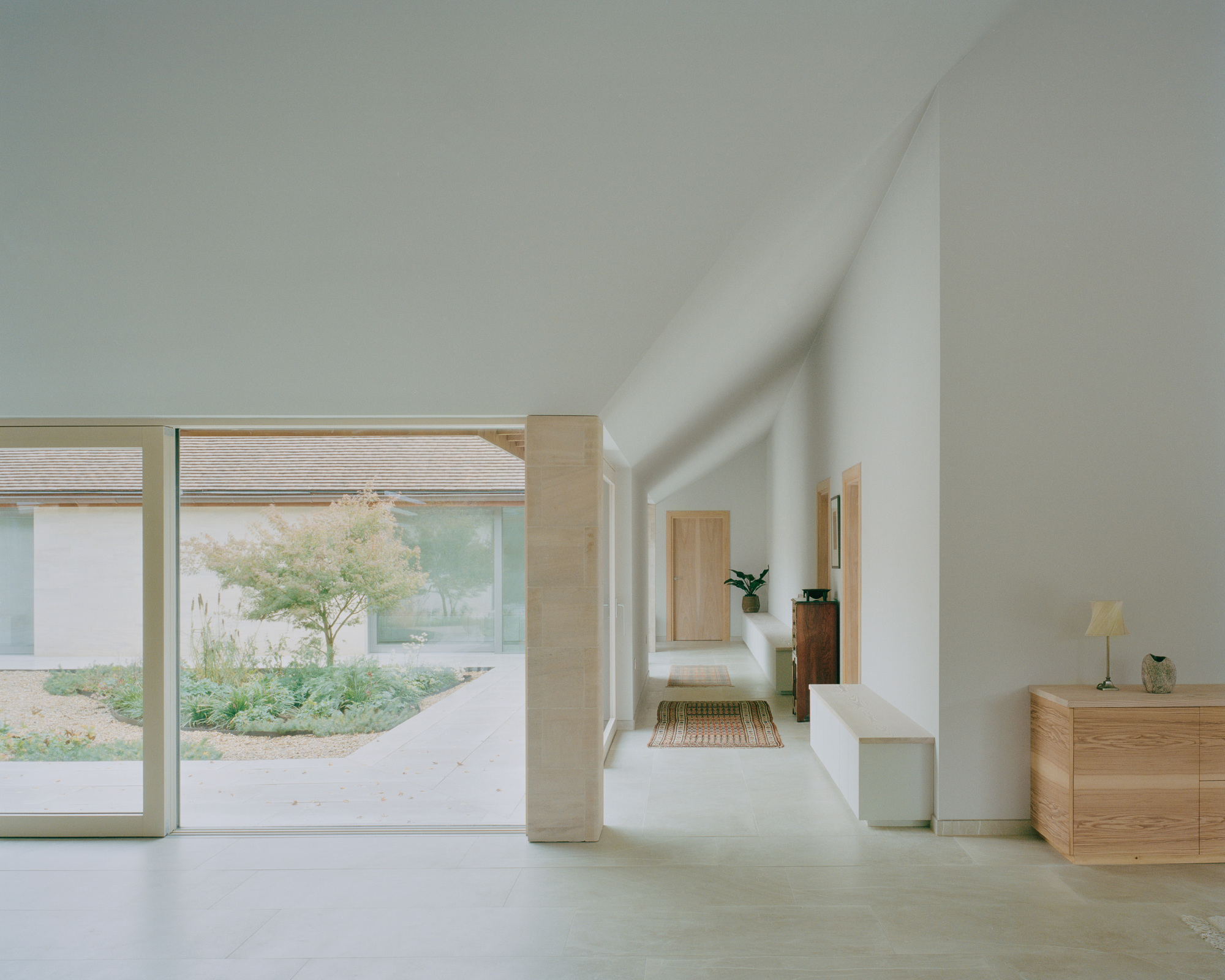Eavesdrop by Tom Dowdall Architects - Gessato