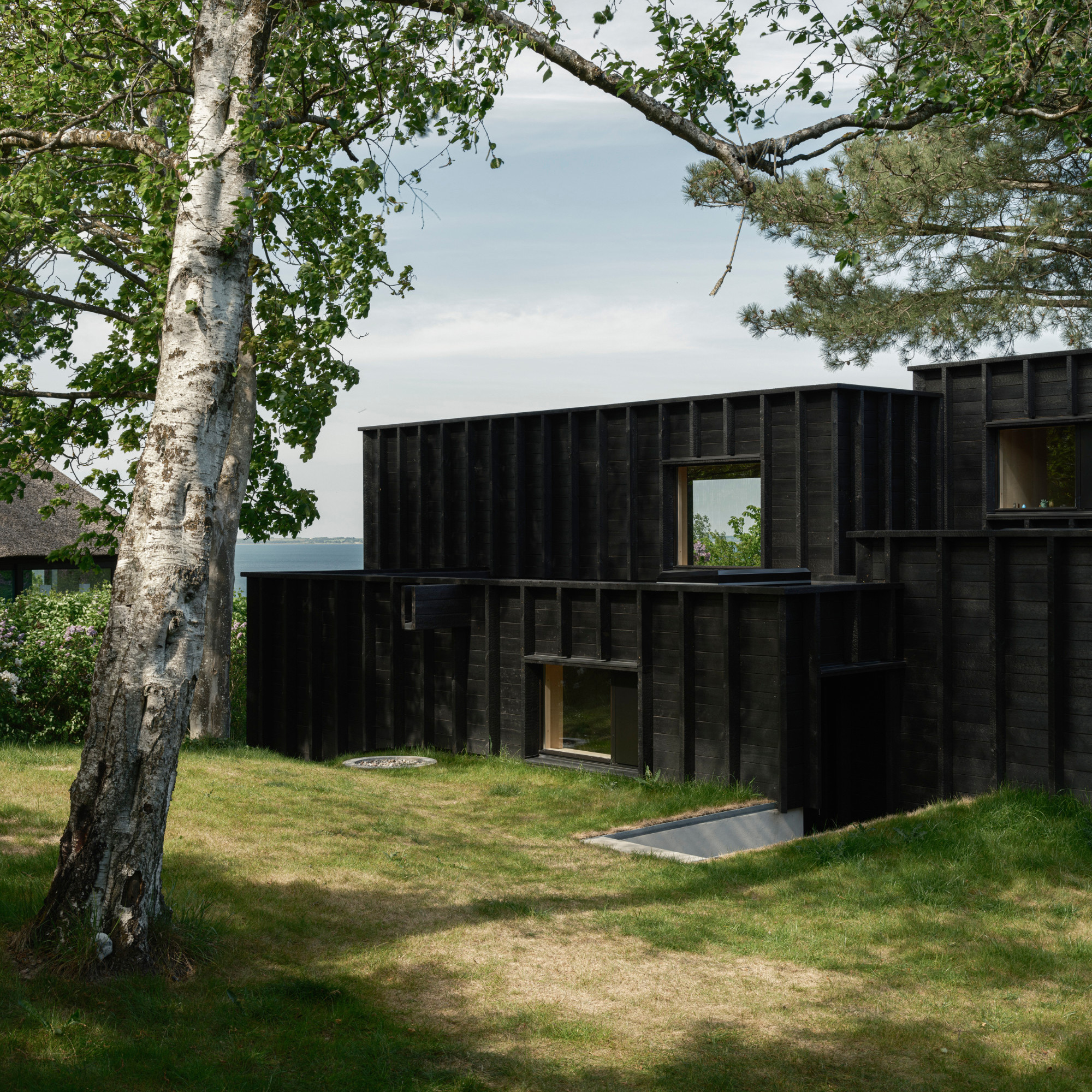 House with A Hidden Atrium - Gessato