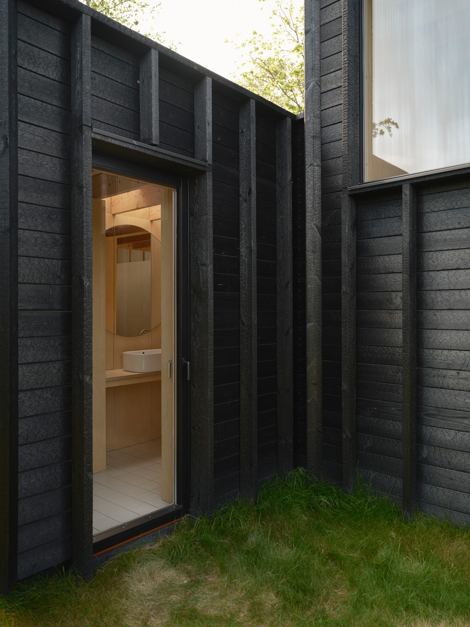 House with A Hidden Atrium - Gessato