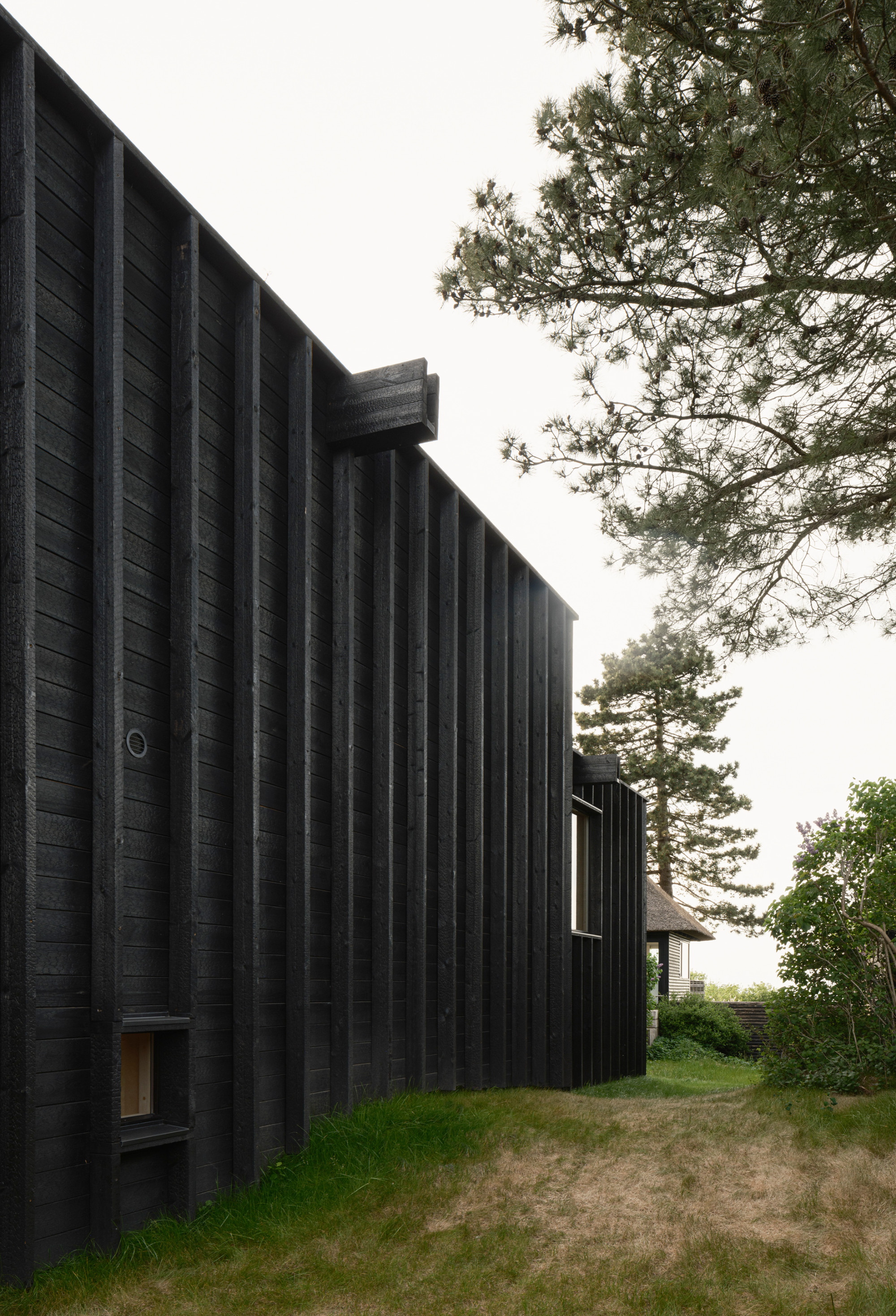 House with A Hidden Atrium - Gessato