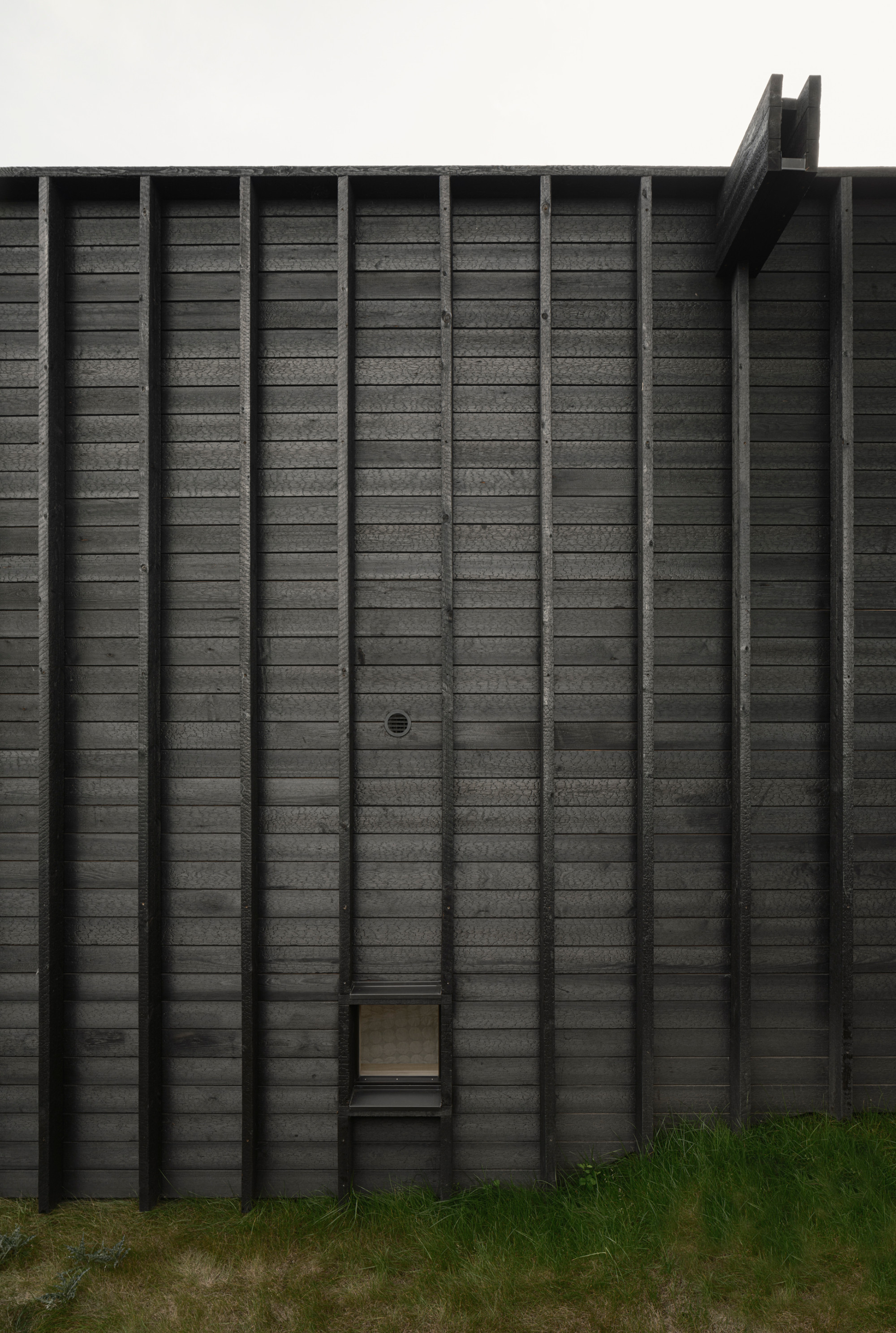 House with A Hidden Atrium - Gessato