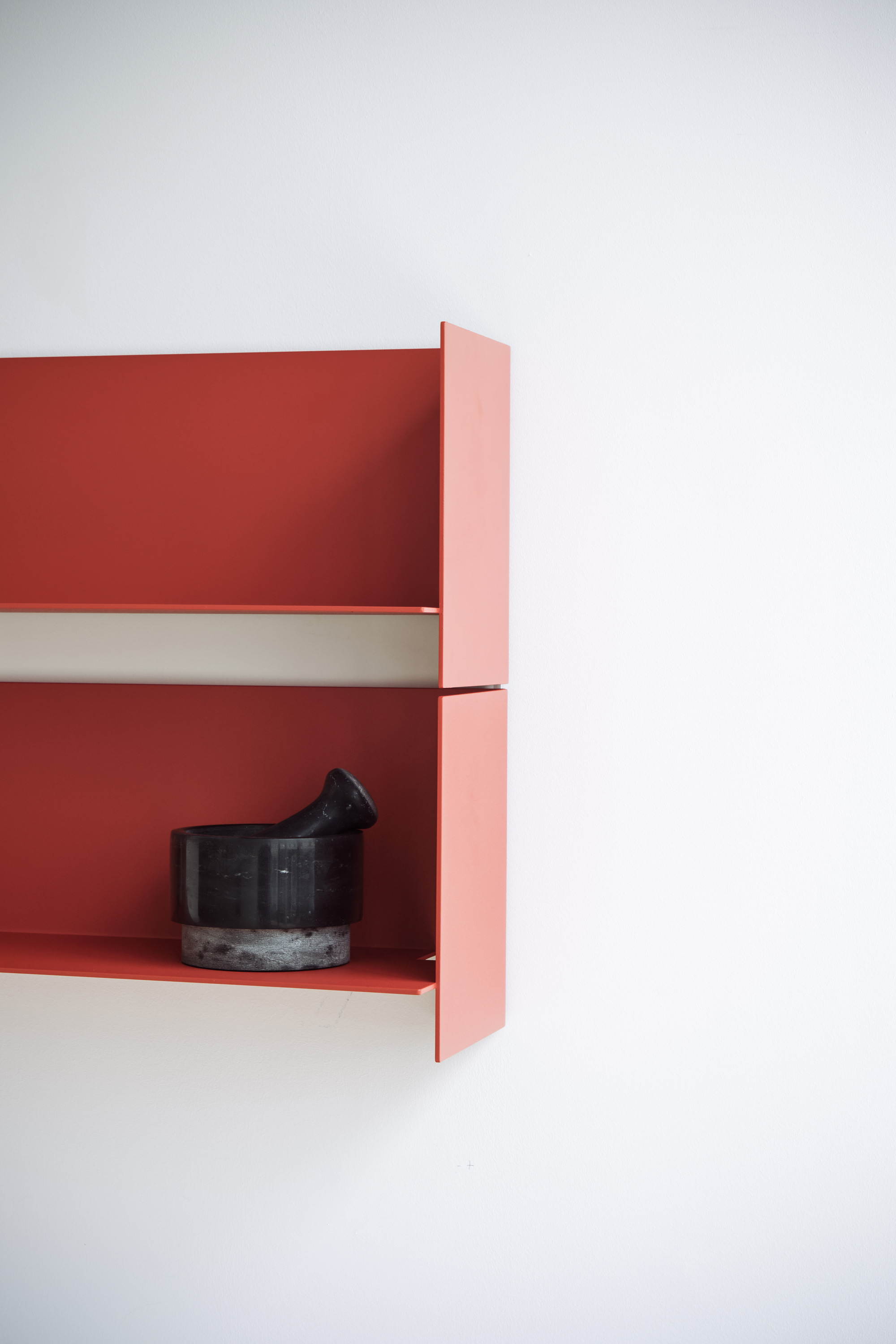 Palco by UTIL: A Shelf That Frames and Adapts - Gessato