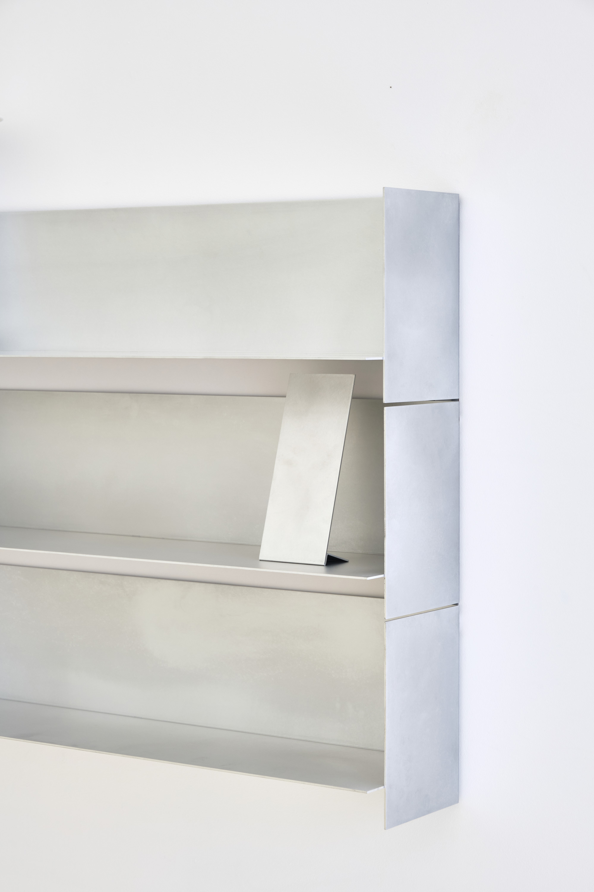 Palco by UTIL: A Shelf That Frames and Adapts - Gessato