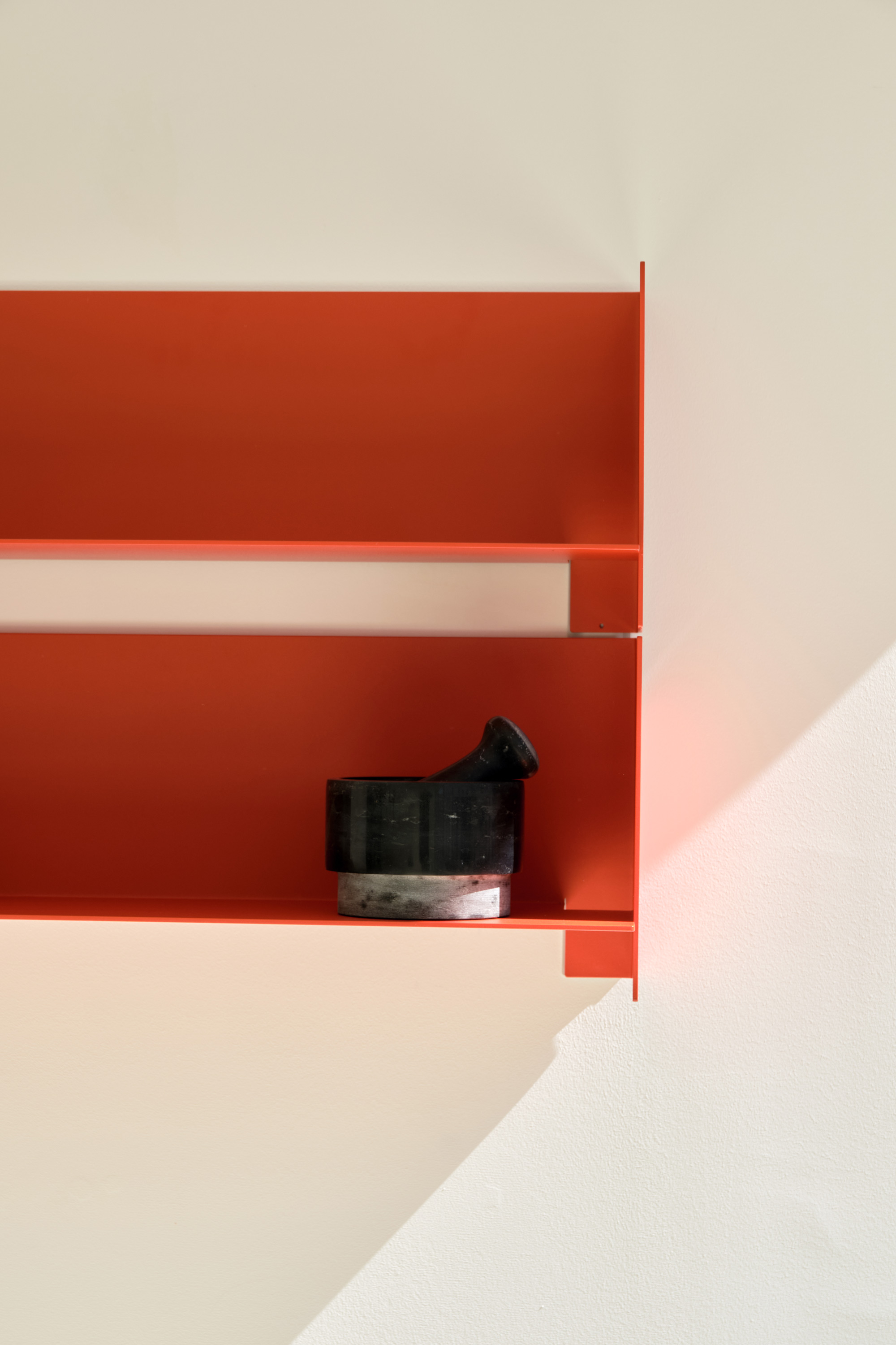 Palco by UTIL: A Shelf That Frames and Adapts - Gessato