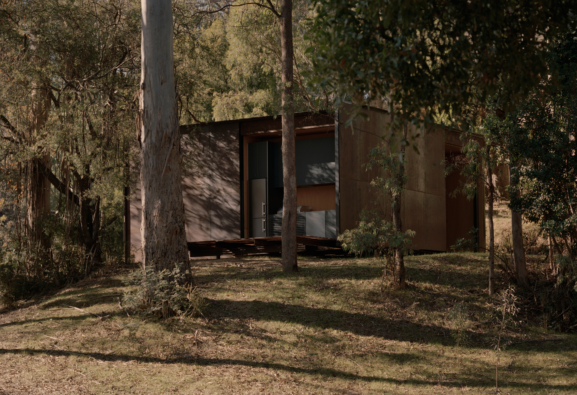 Sawmil Treehouse by Robbie Walker - Gessato