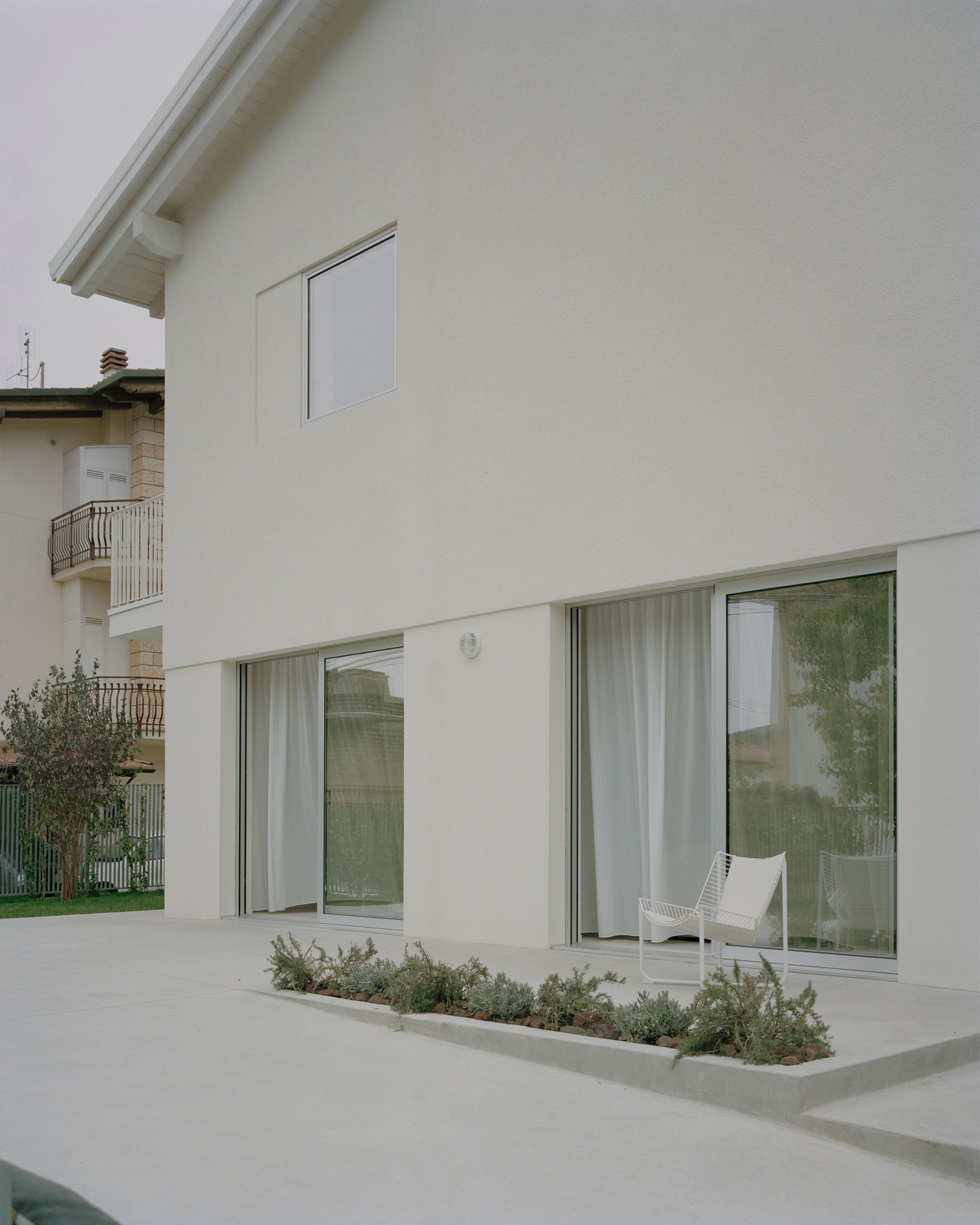 House with a Square Window - Gessato