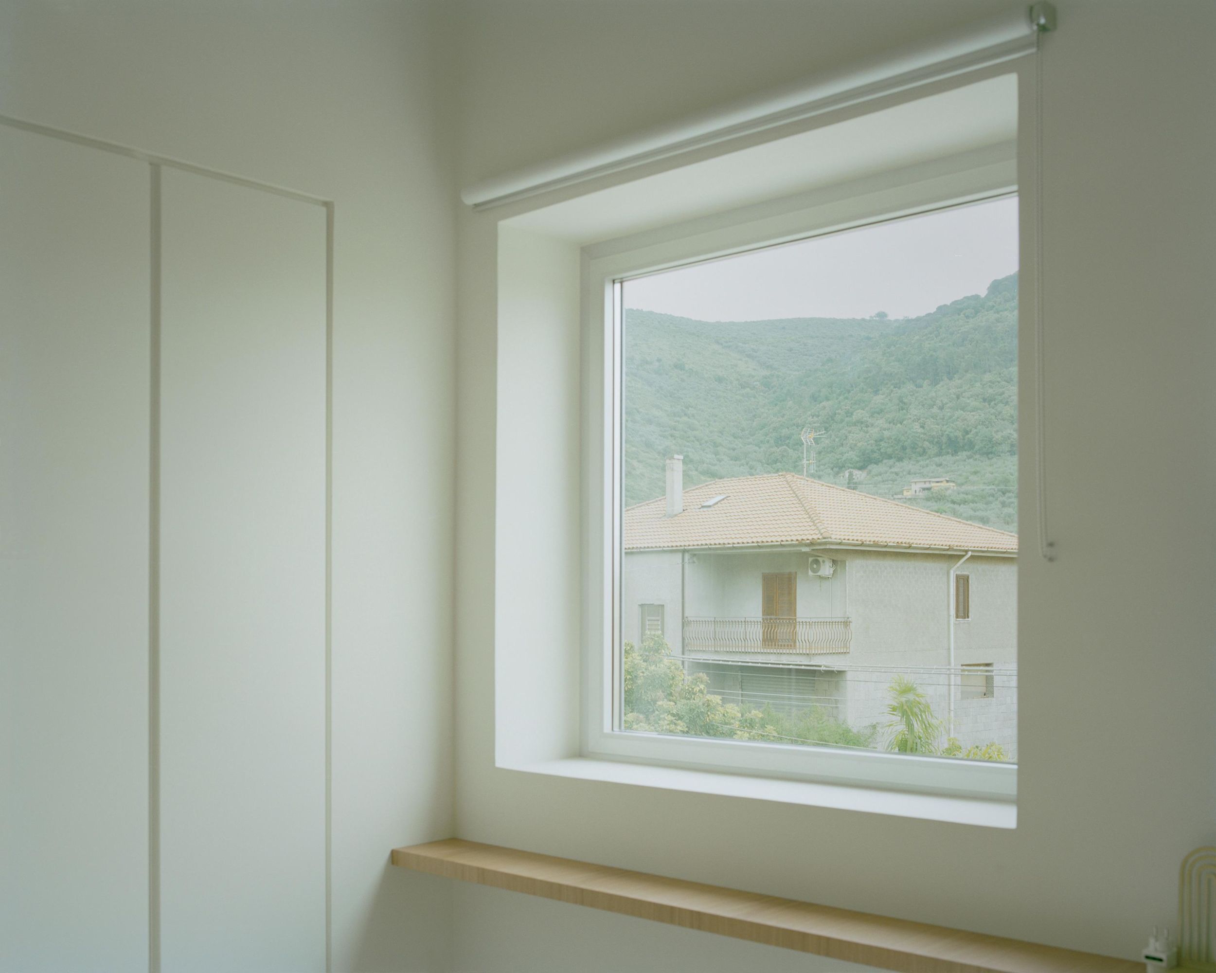 House with a Square Window - Gessato