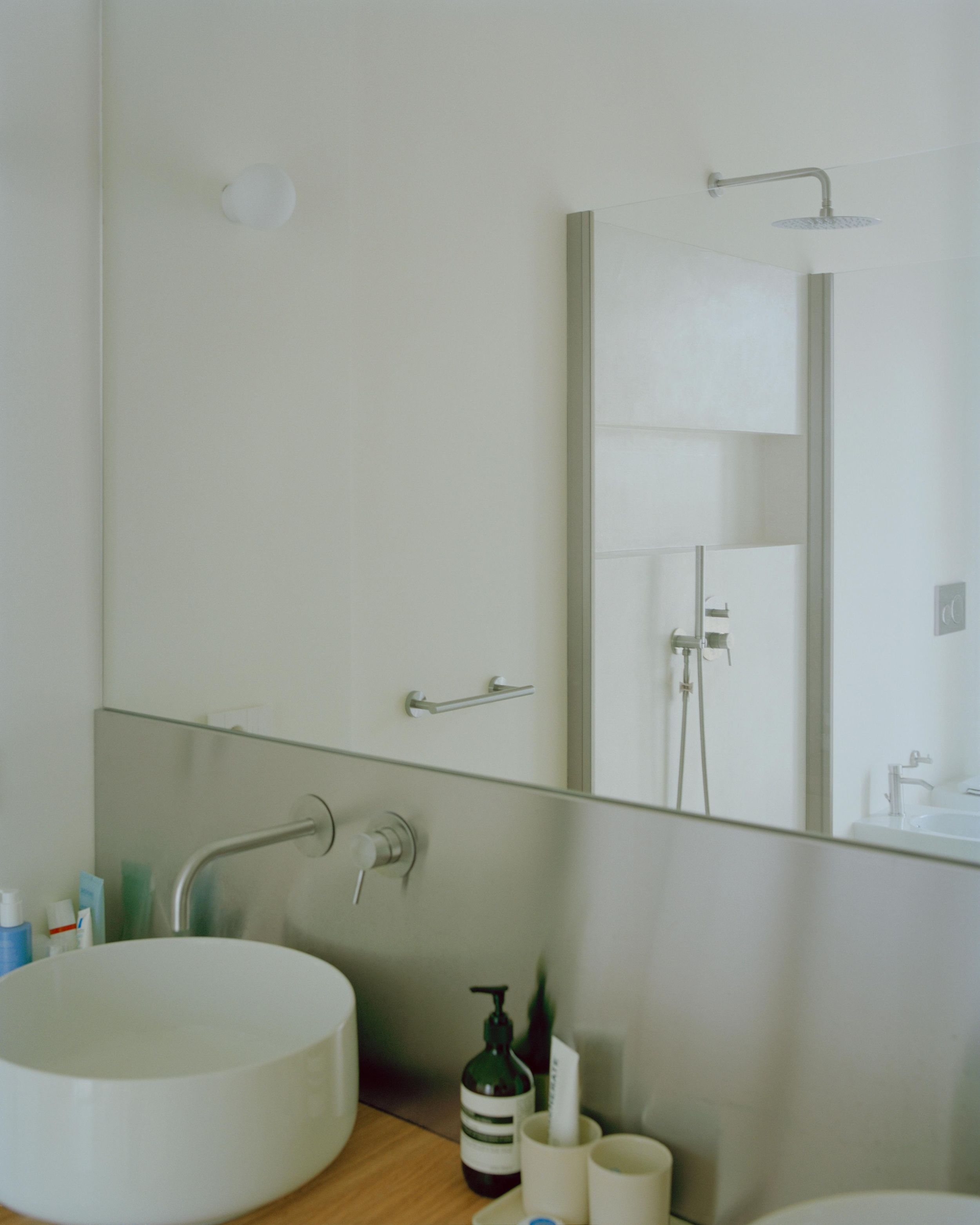 House with a Square Window - Gessato