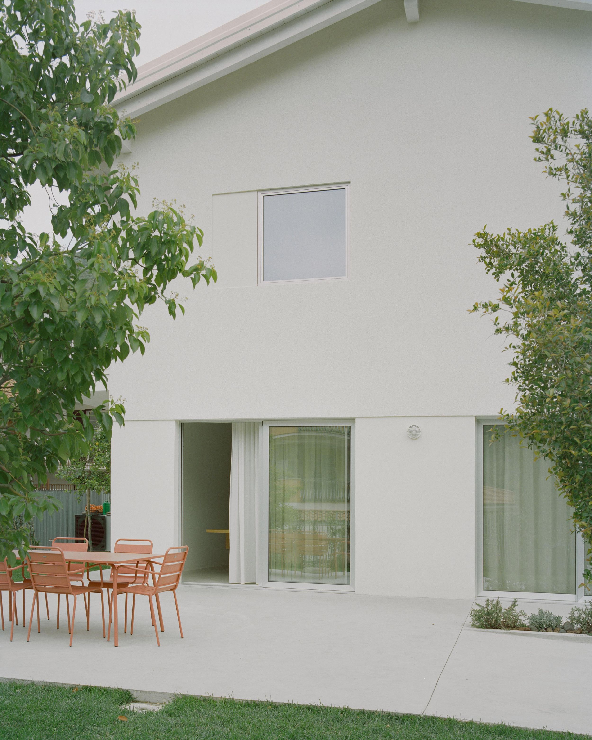 House with a Square Window - Gessato