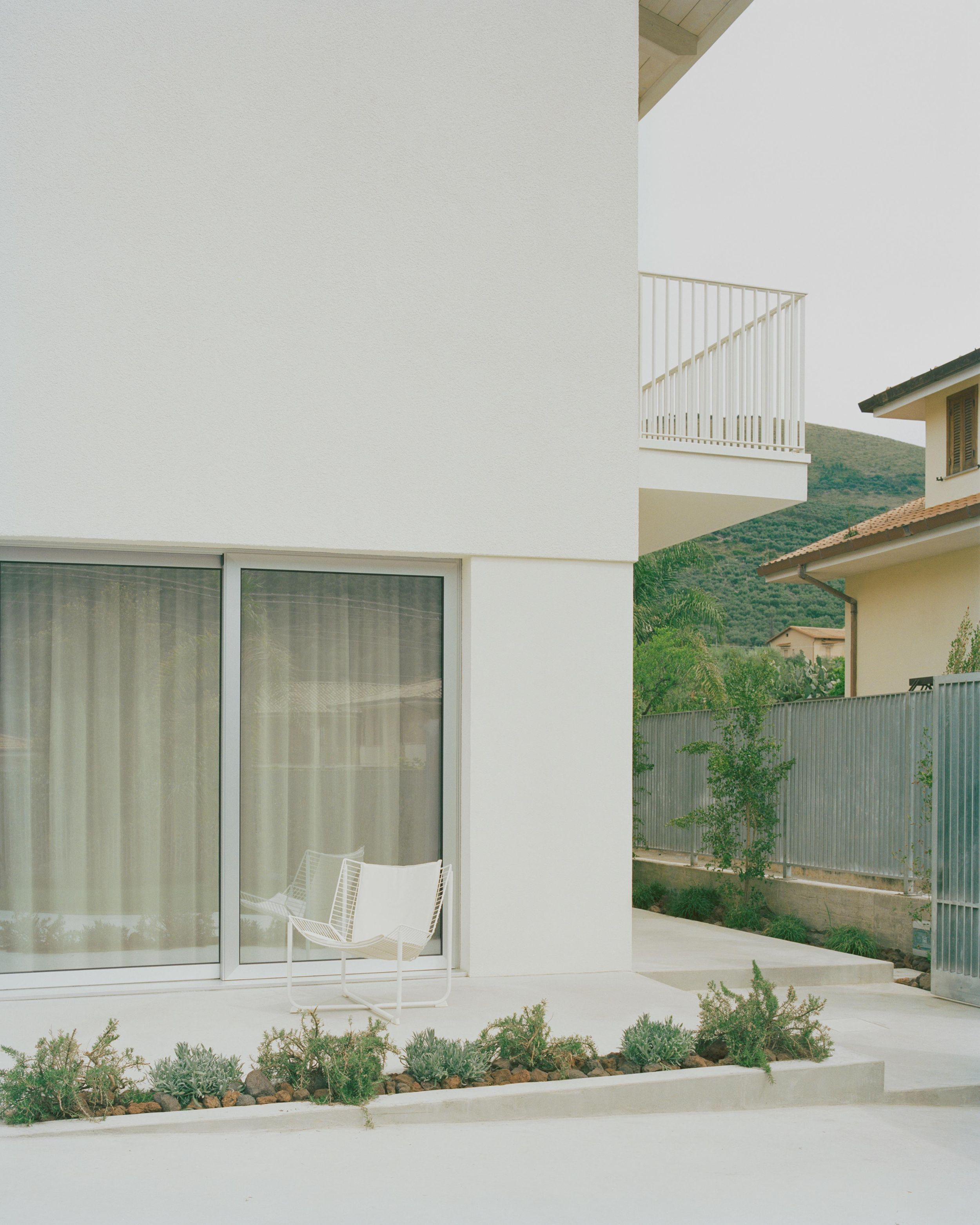 House with a Square Window - Gessato