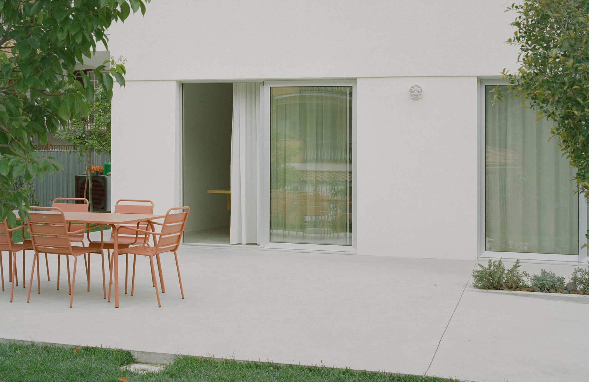 House with a Square Window - Gessato
