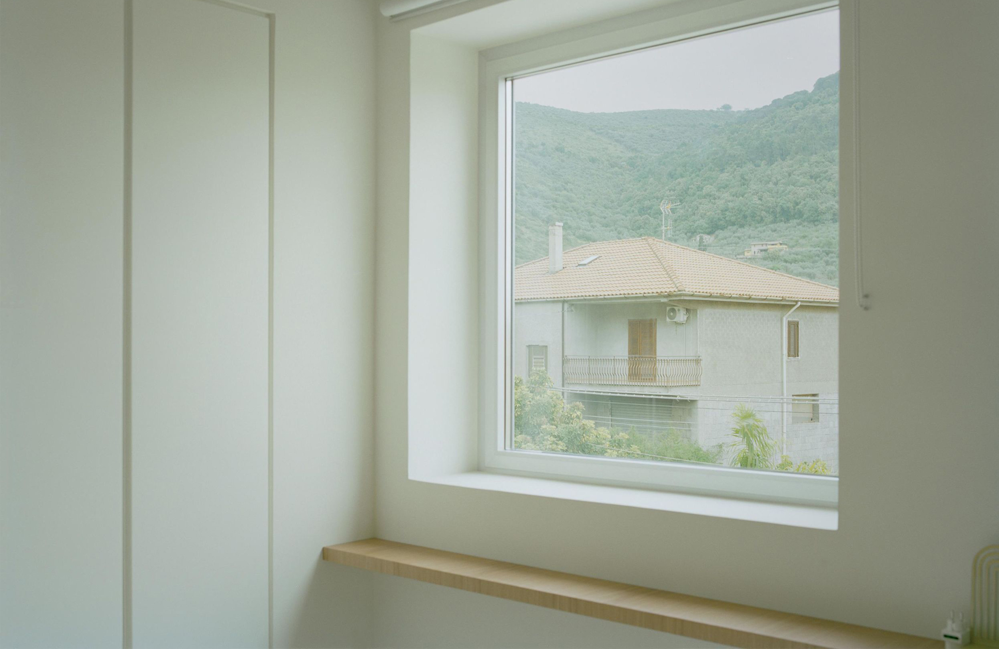House with a Square Window - Gessato