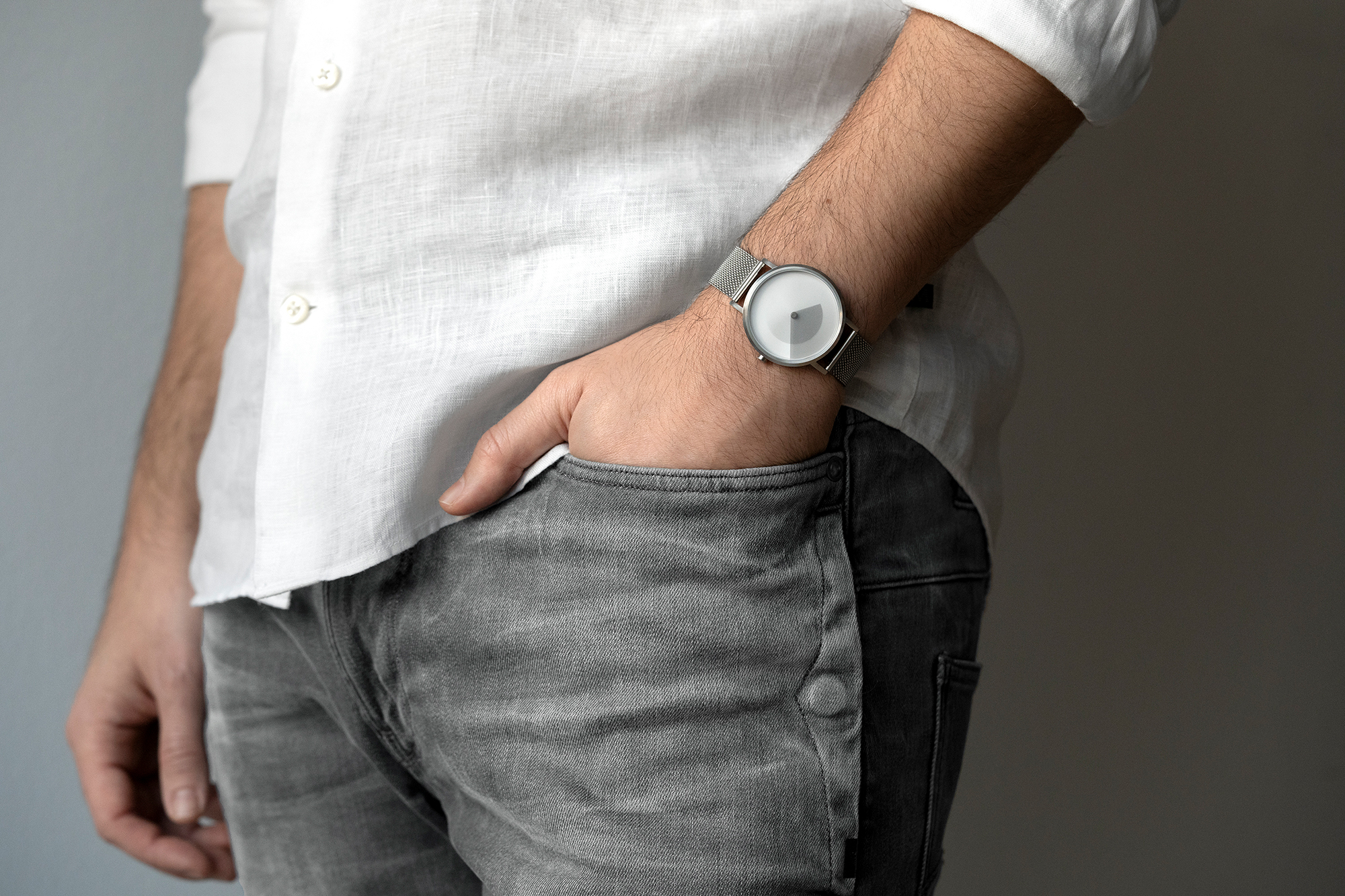 Gradient Watch: Time Told Through Moving Gradients - Gessato Gradient Watch: Time Told Through Moving Gradients - Gessato