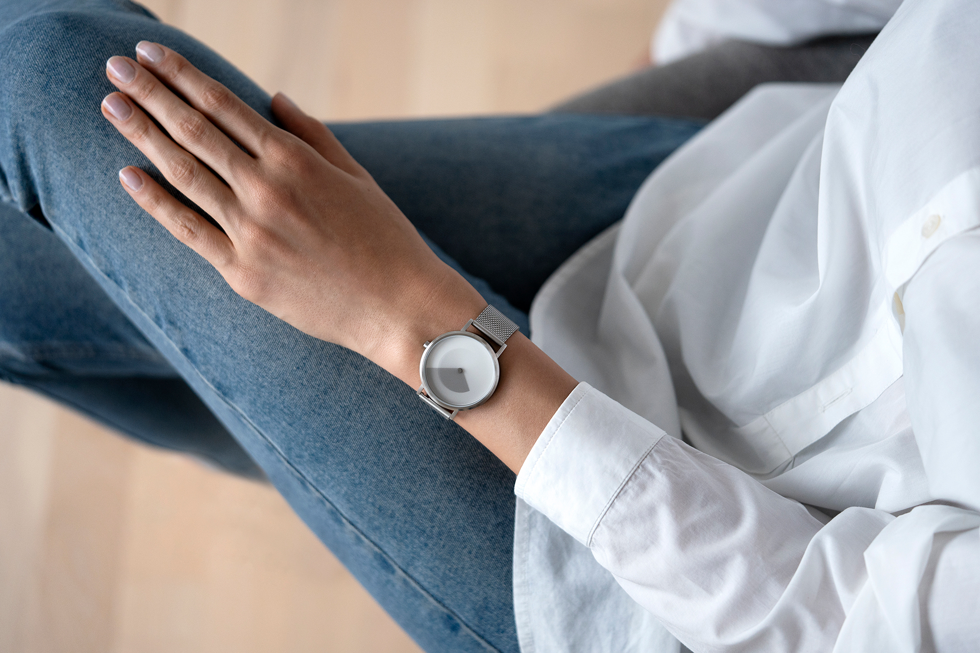Gradient Watch: Time Told Through Moving Gradients - Gessato