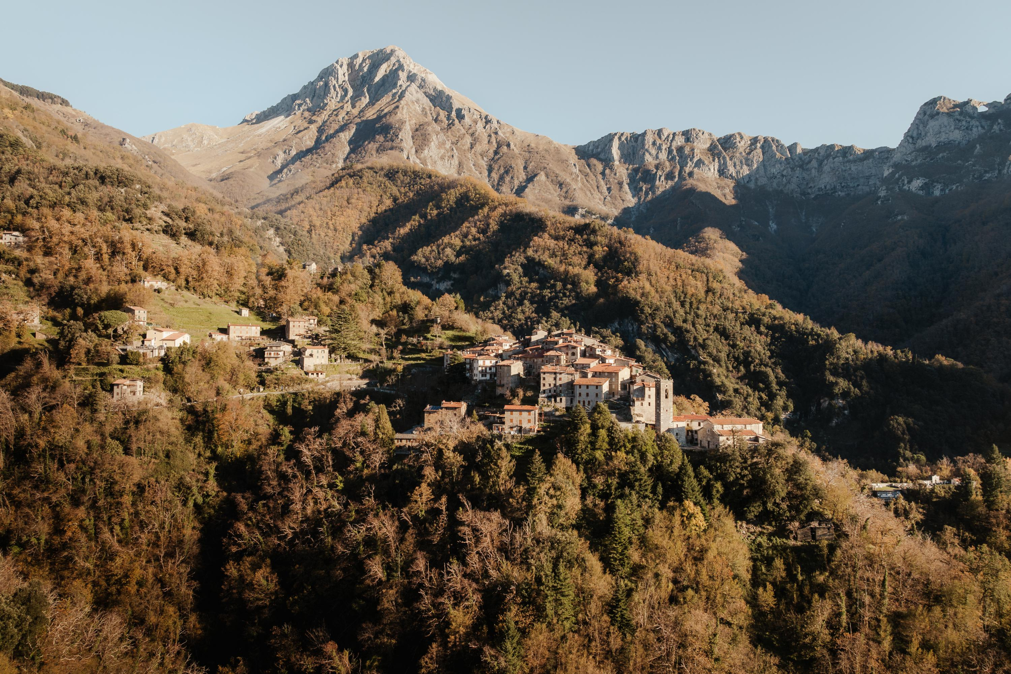 Stone Towers in Pruno - Gessato Stone Towers in Pruno - Gessato