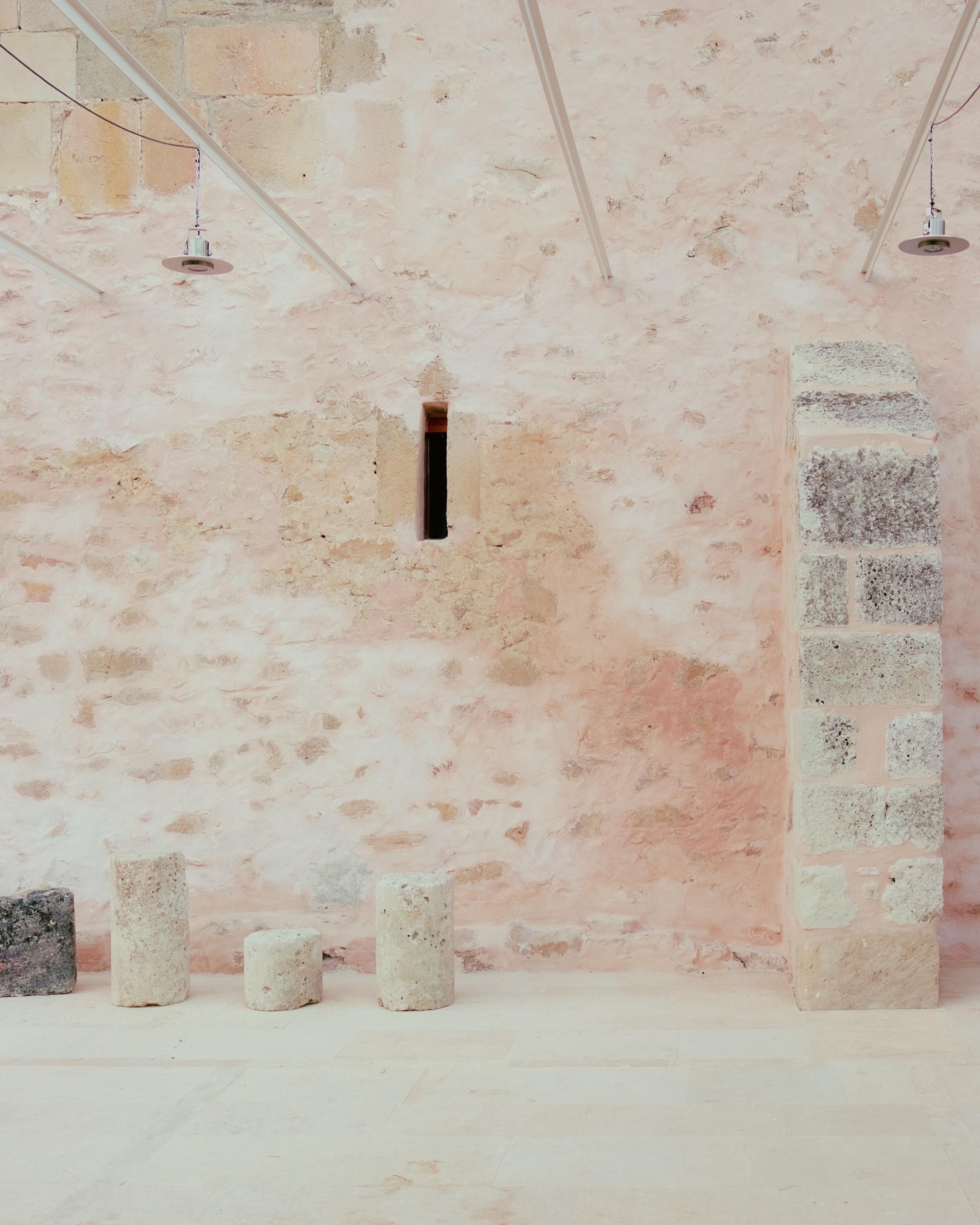 El Priorato: stone ruins revived on a Castilian hillside - Gessato