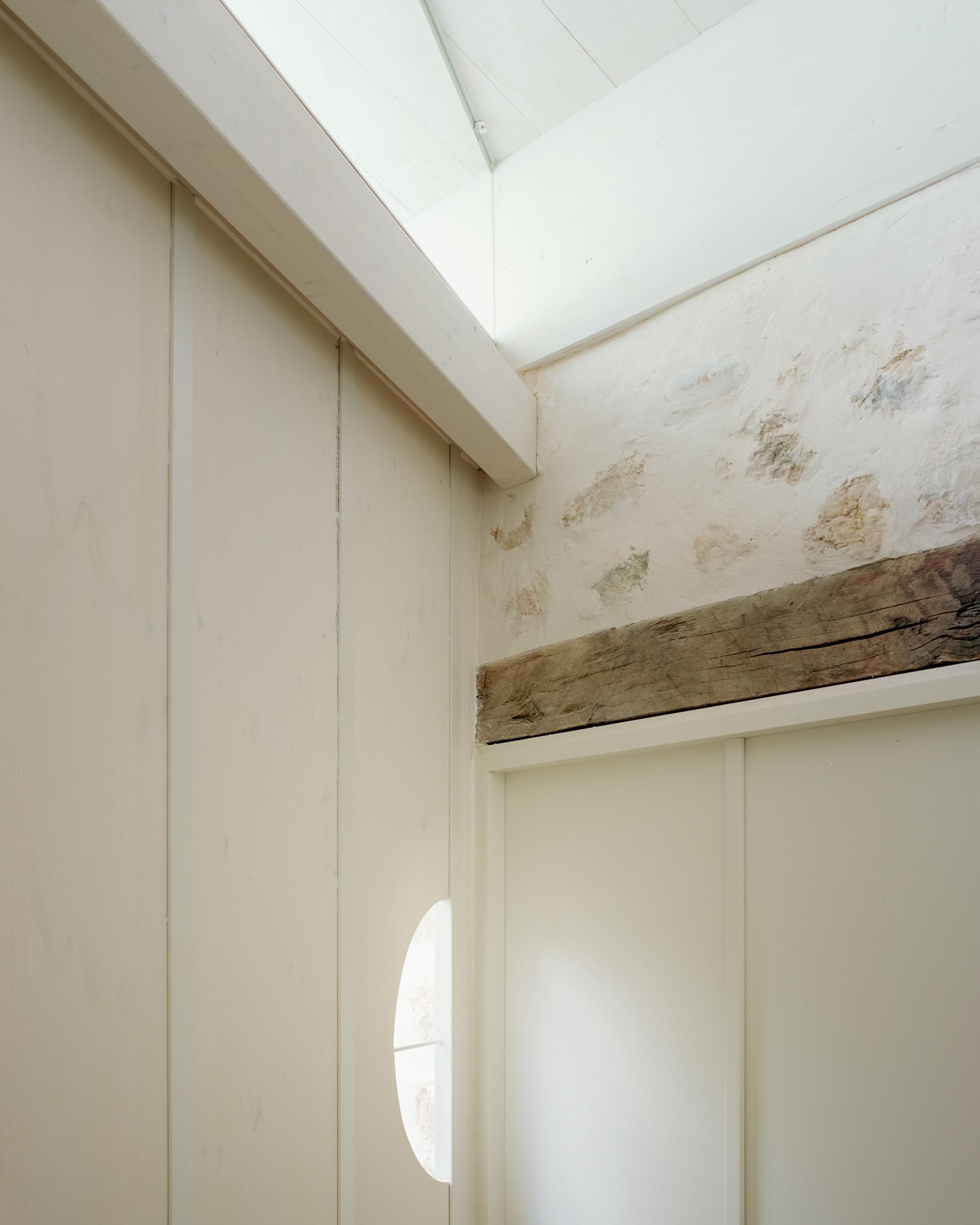 El Priorato: stone ruins revived on a Castilian hillside - Gessato