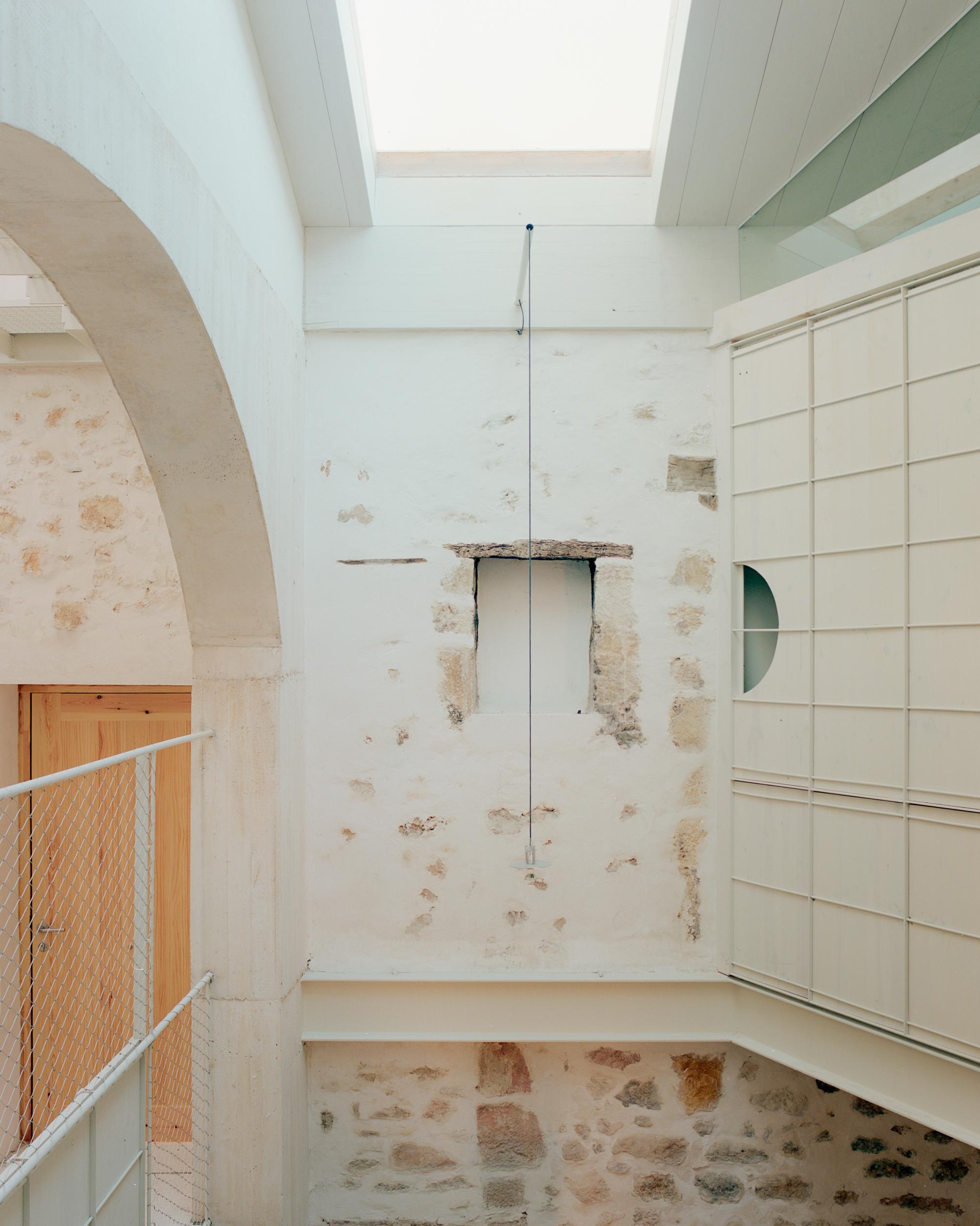 El Priorato: stone ruins revived on a Castilian hillside - Gessato