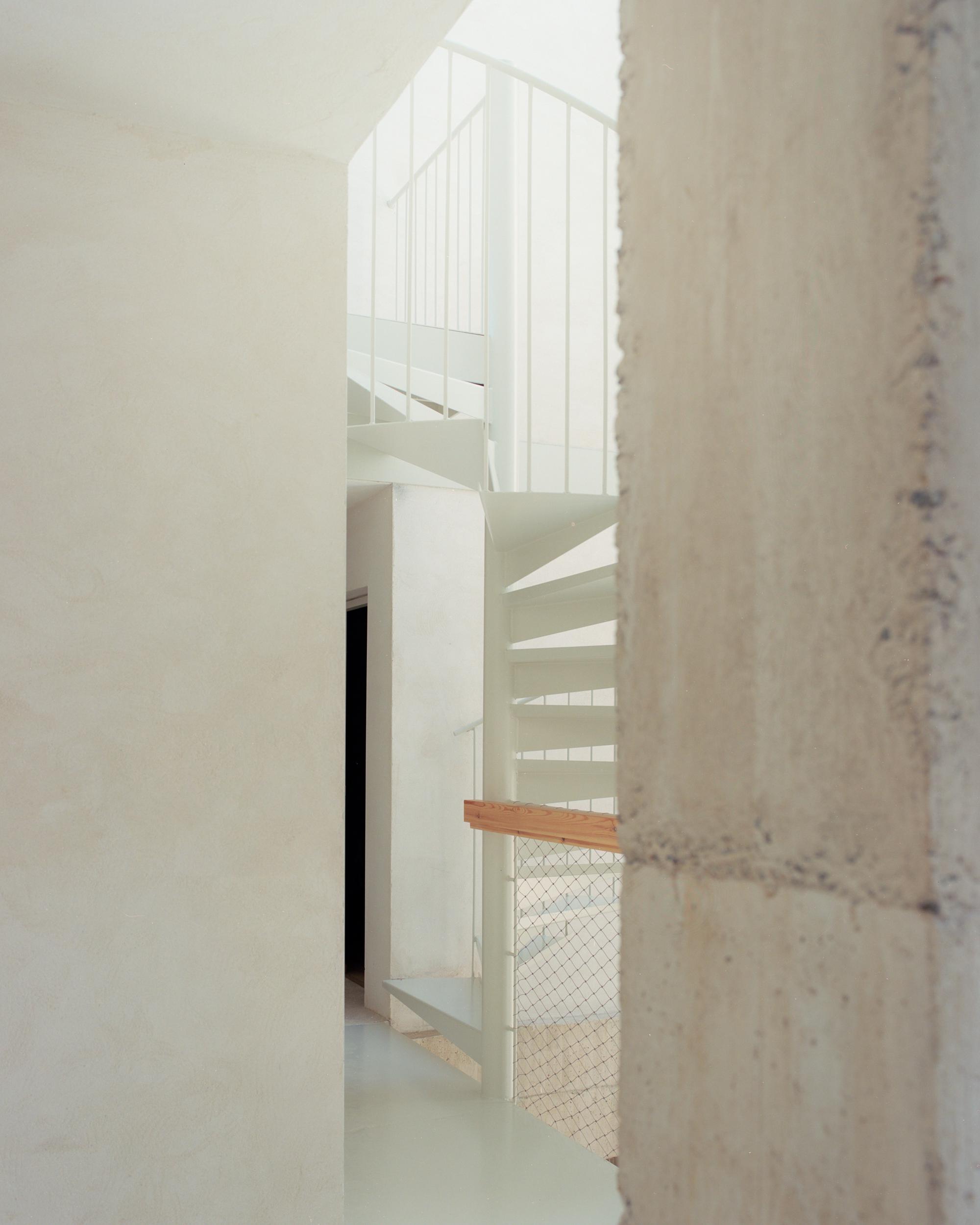 El Priorato: stone ruins revived on a Castilian hillside - Gessato