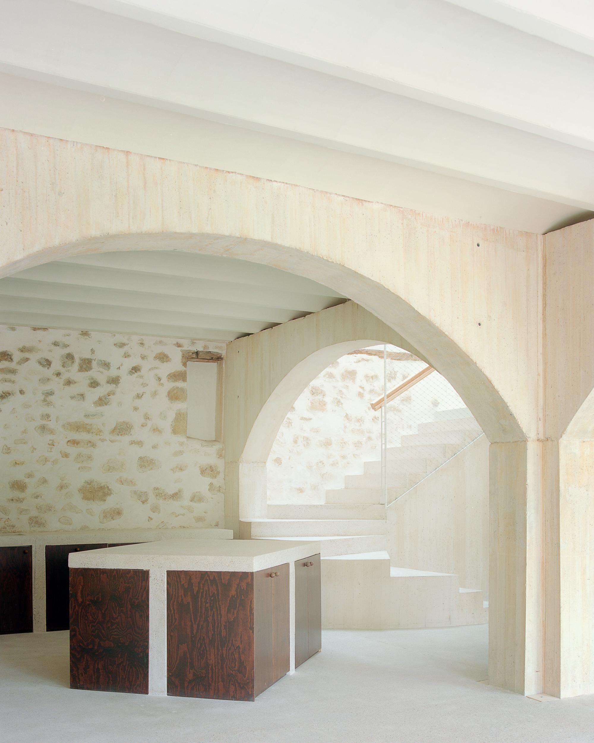 El Priorato: stone ruins revived on a Castilian hillside - Gessato