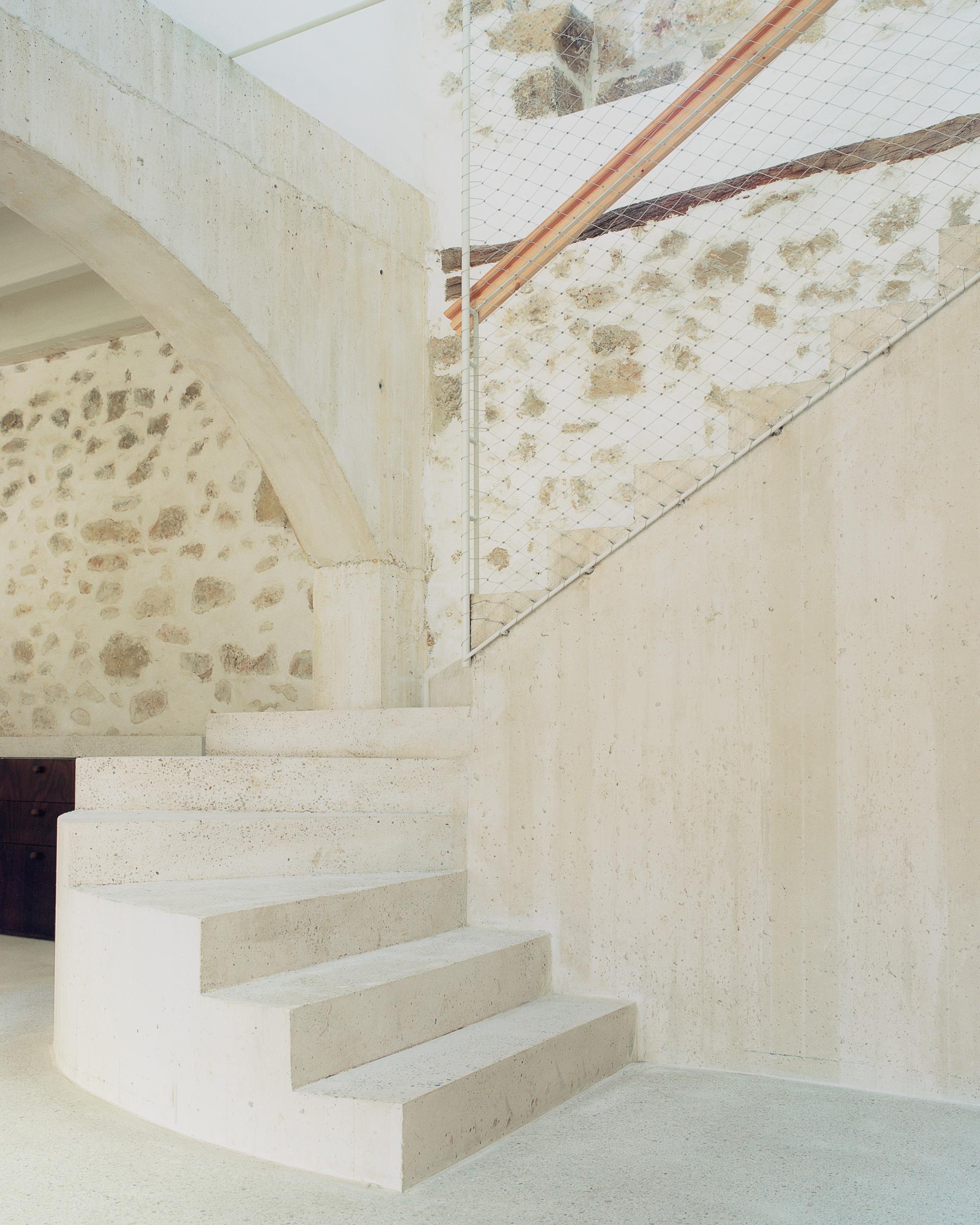 El Priorato: stone ruins revived on a Castilian hillside - Gessato