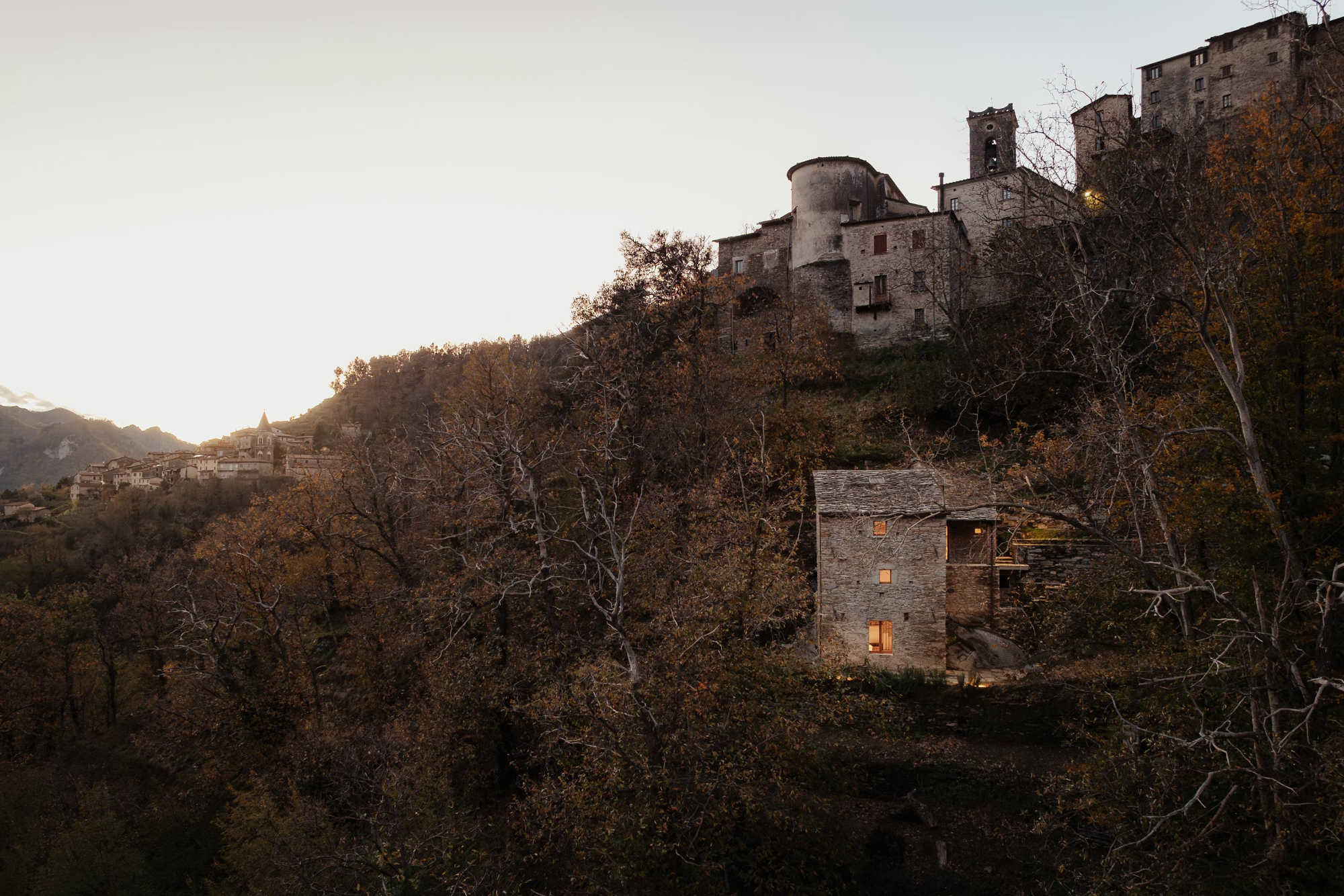 Stone Towers in Pruno - Gessato Stone Towers in Pruno - Gessato
