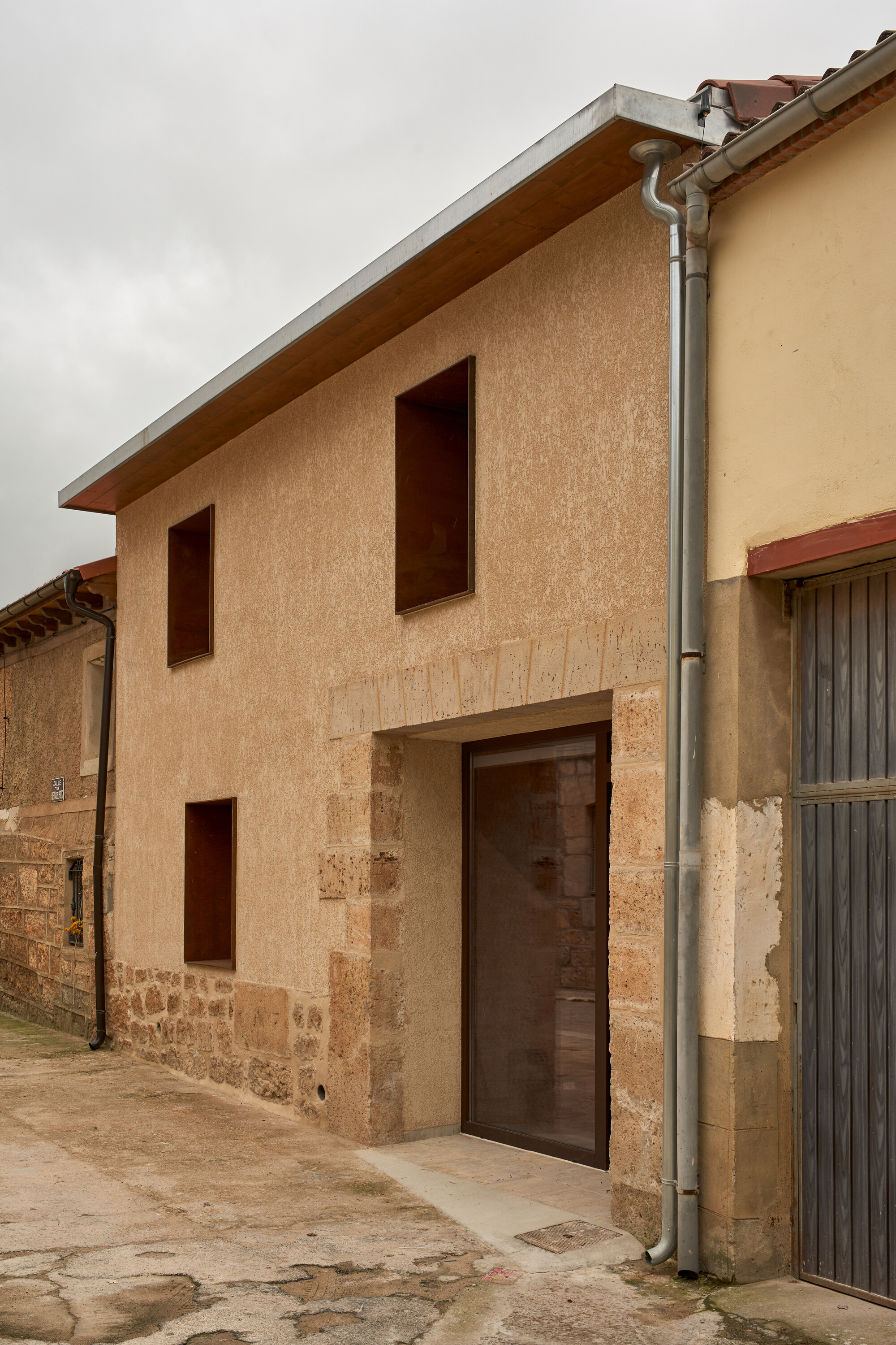 House Within a House, Sasamón - Gessato