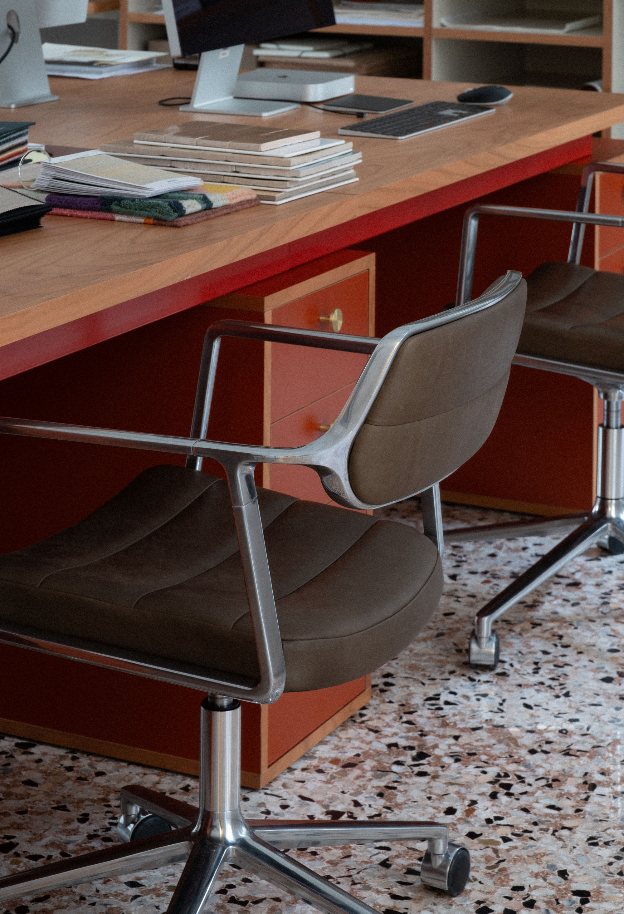 The Vipp453+ Swivel Chairs - Gessato