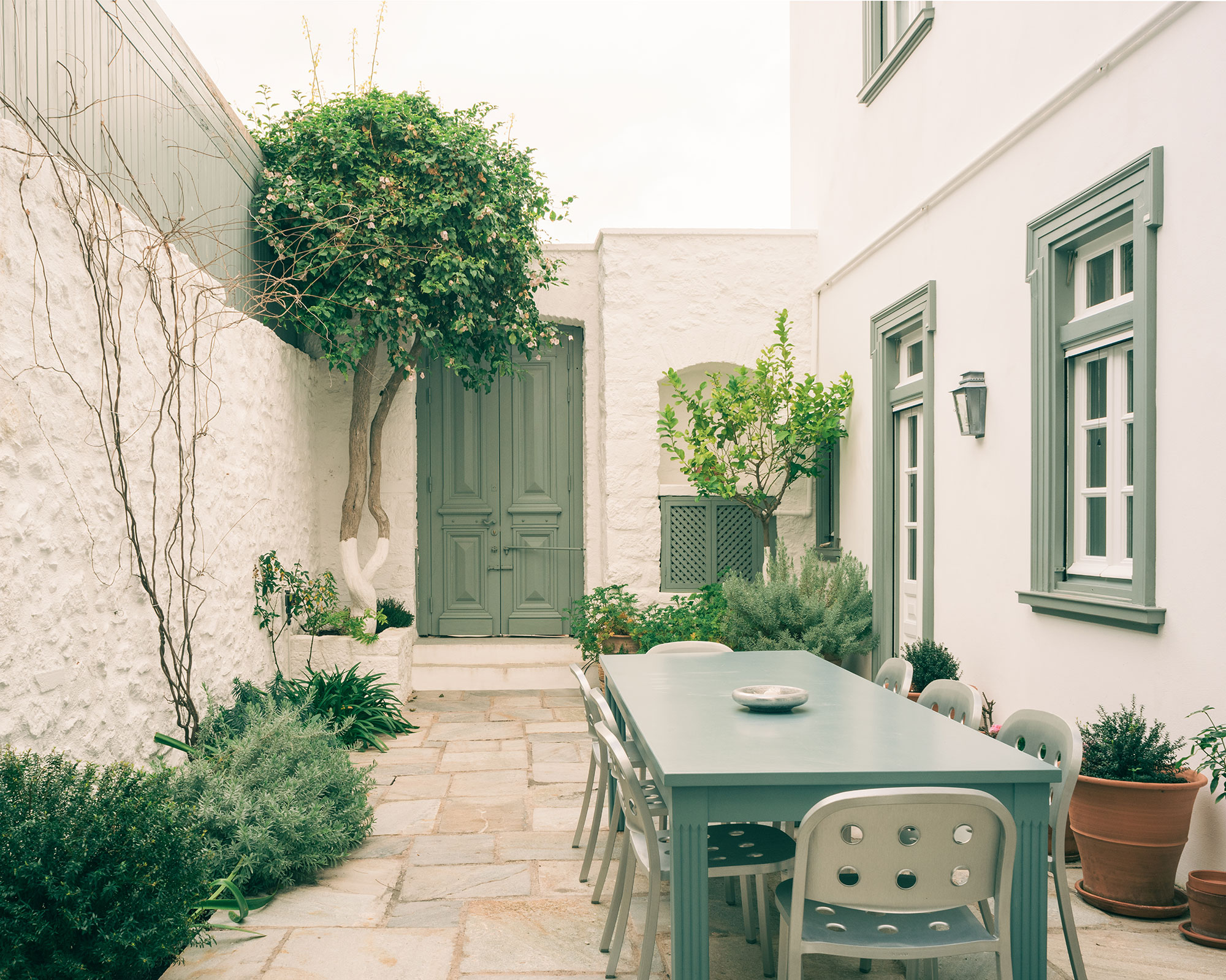 Plaka House by Local Local - Gessato