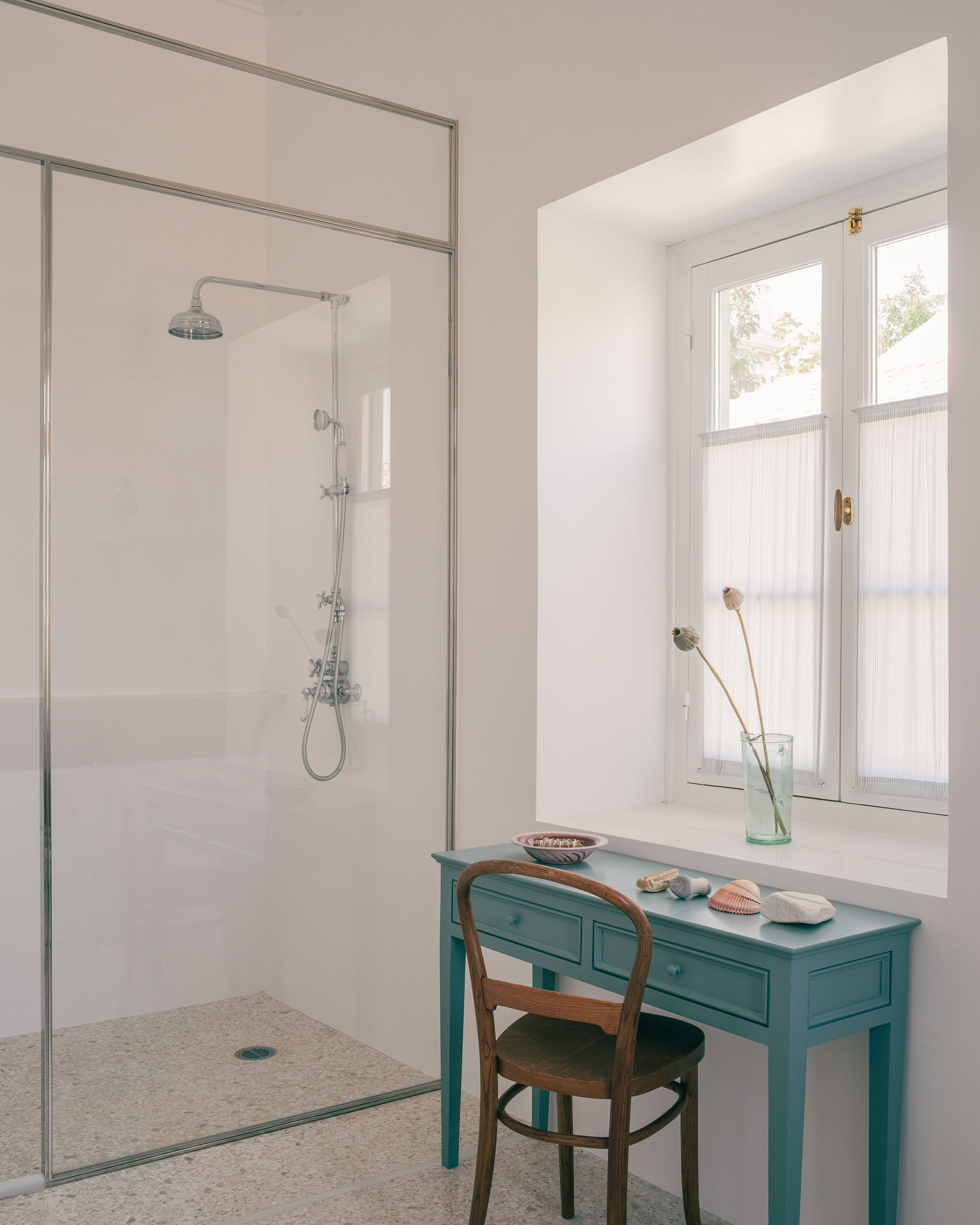 Plaka House by Local Local - Gessato