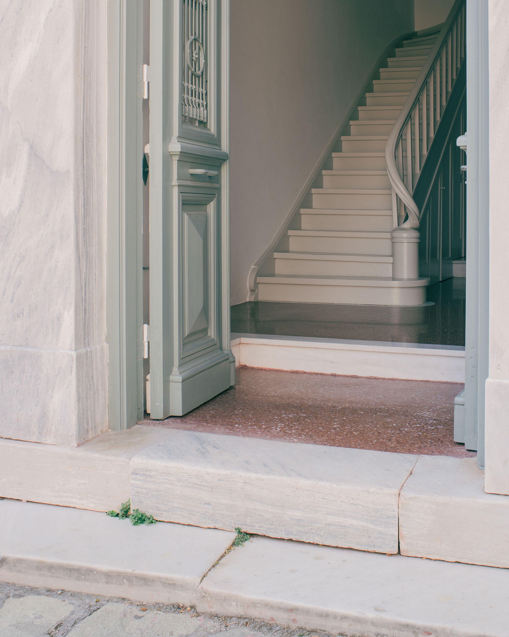 Plaka House by Local Local - Gessato