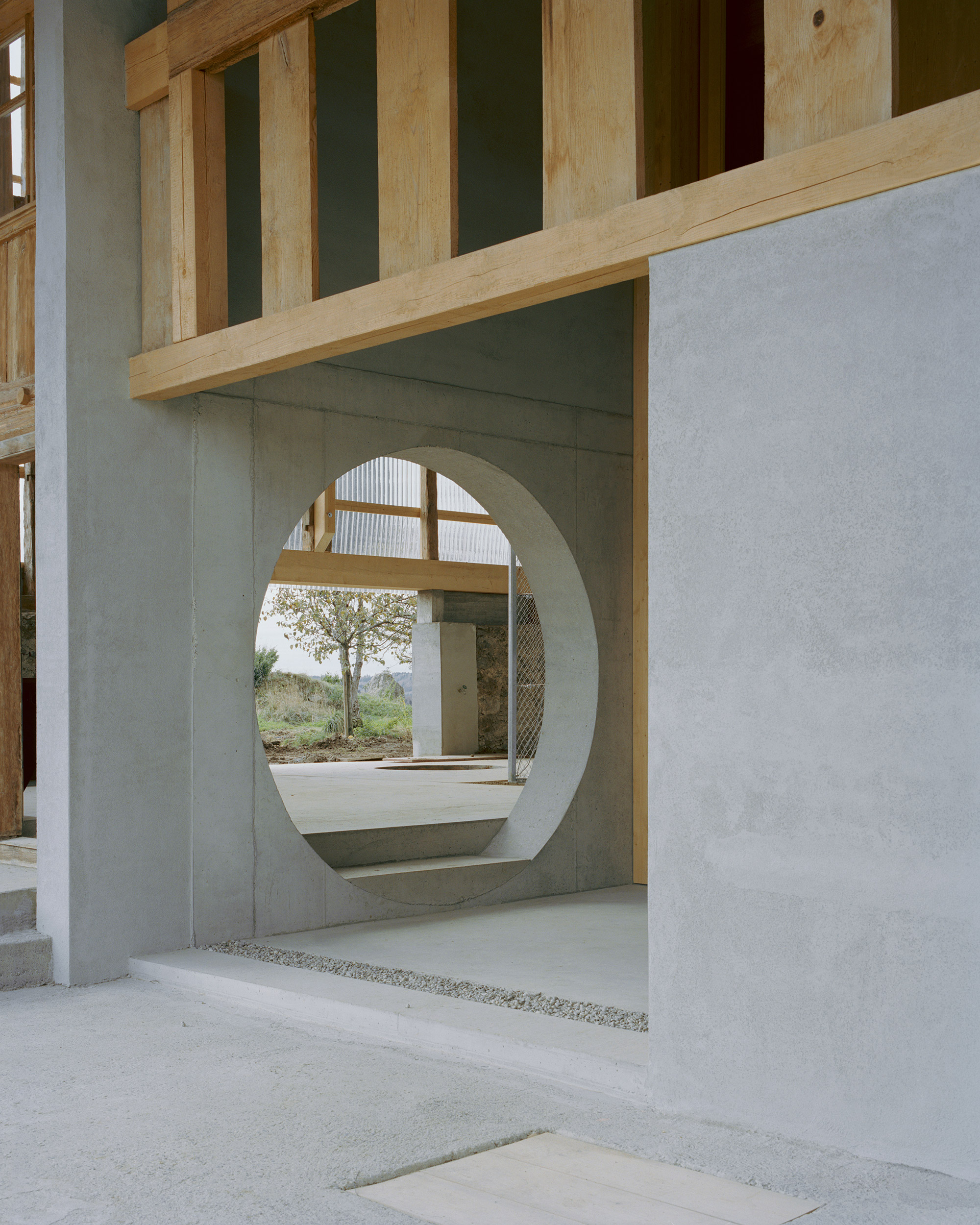 The Inverted Farmhouse in Vuisternens-devant-Romont - Gessato The Inverted Farmhouse in Vuisternens-devant-Romont - Gessato