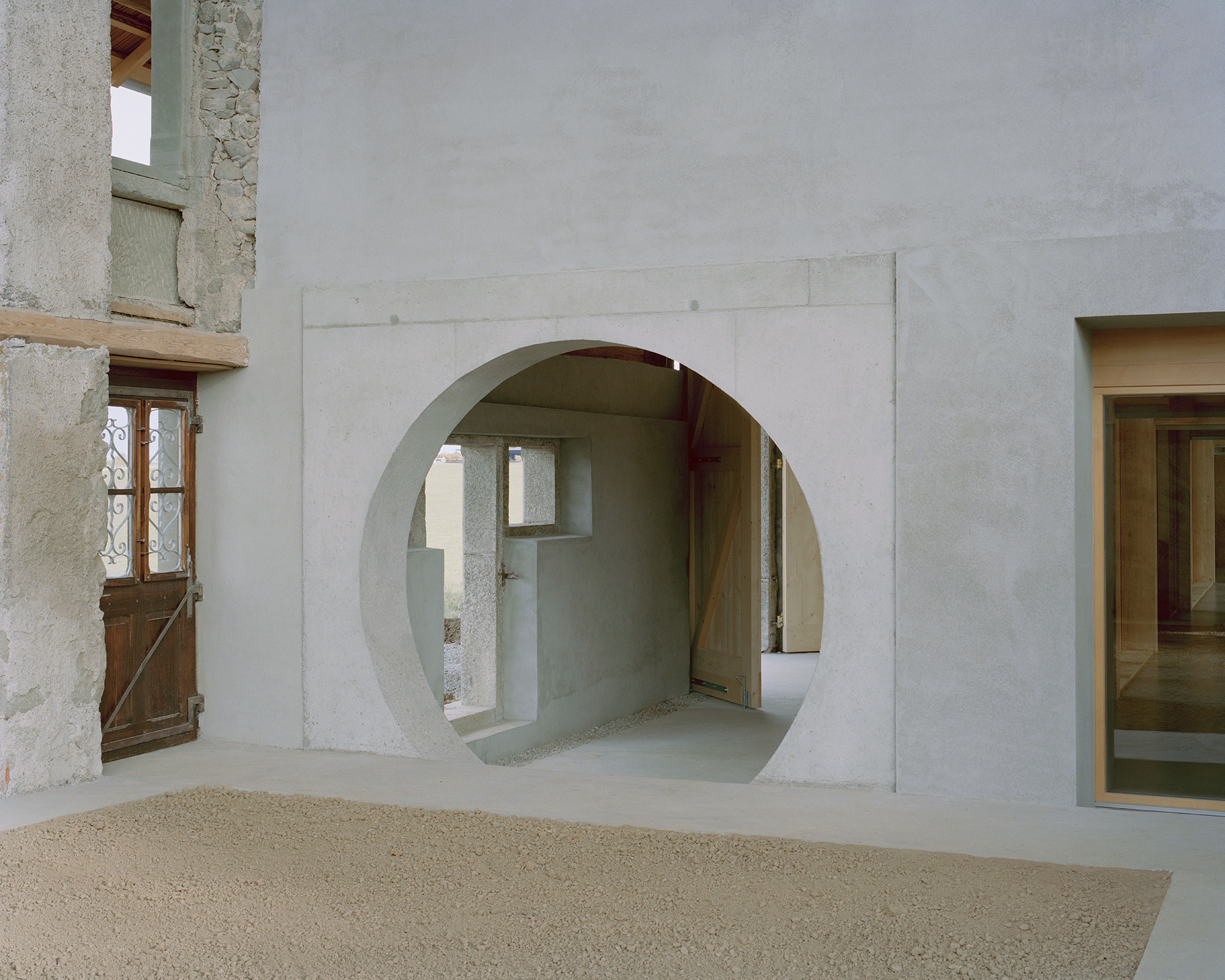 The Inverted Farmhouse in Vuisternens-devant-Romont - Gessato