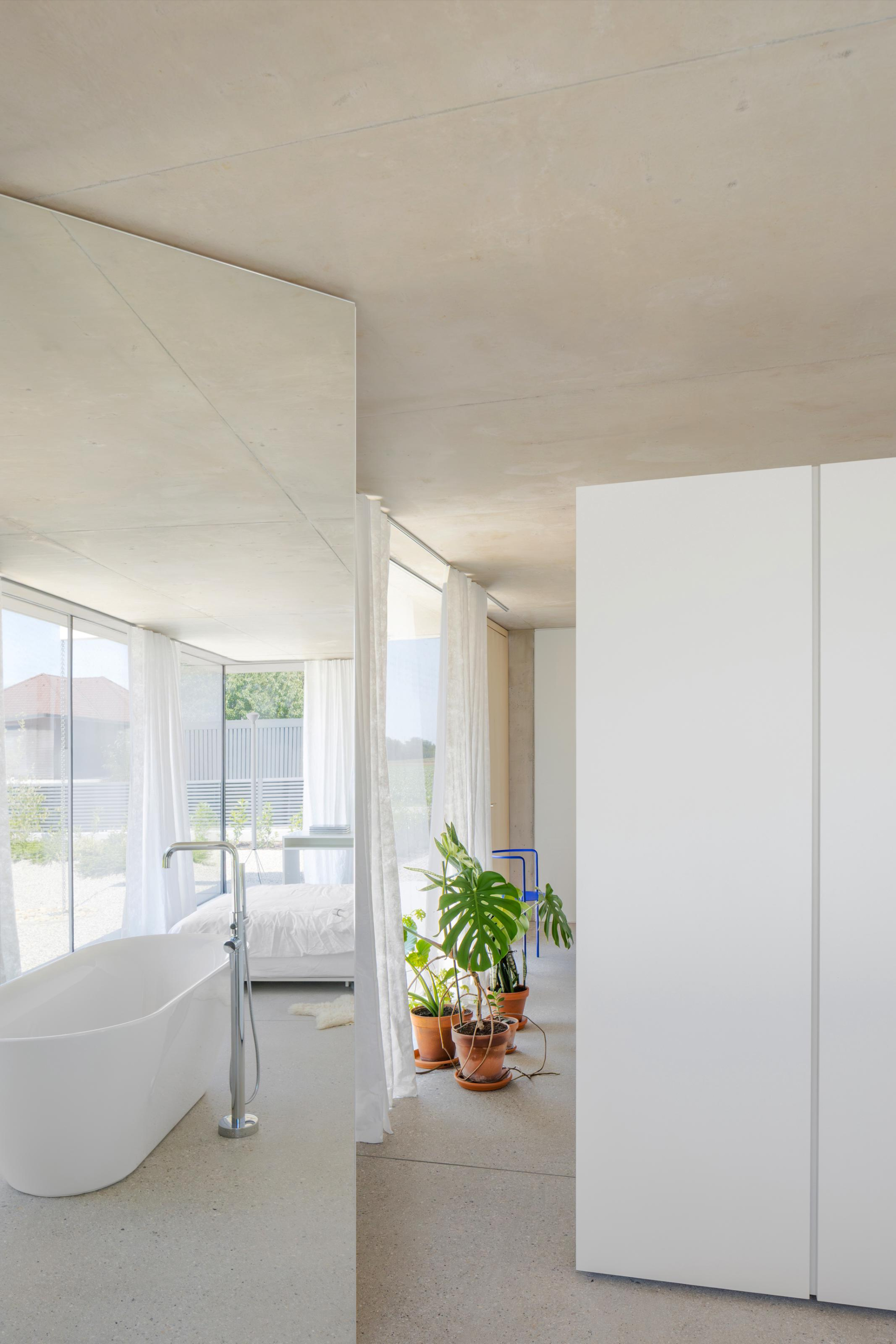 House on the Edge of the Plain - Gessato