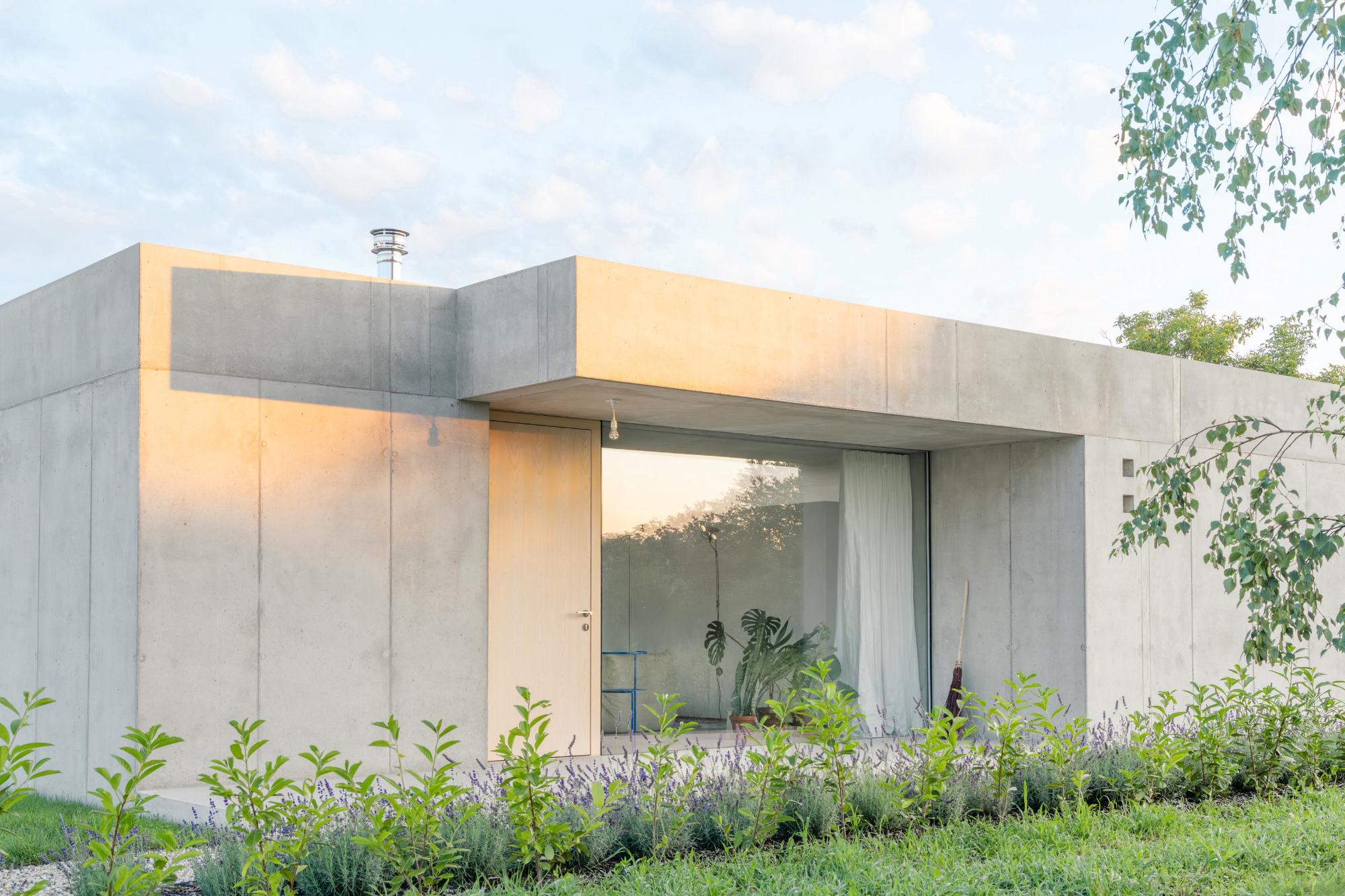 House on the Edge of the Plain - Gessato