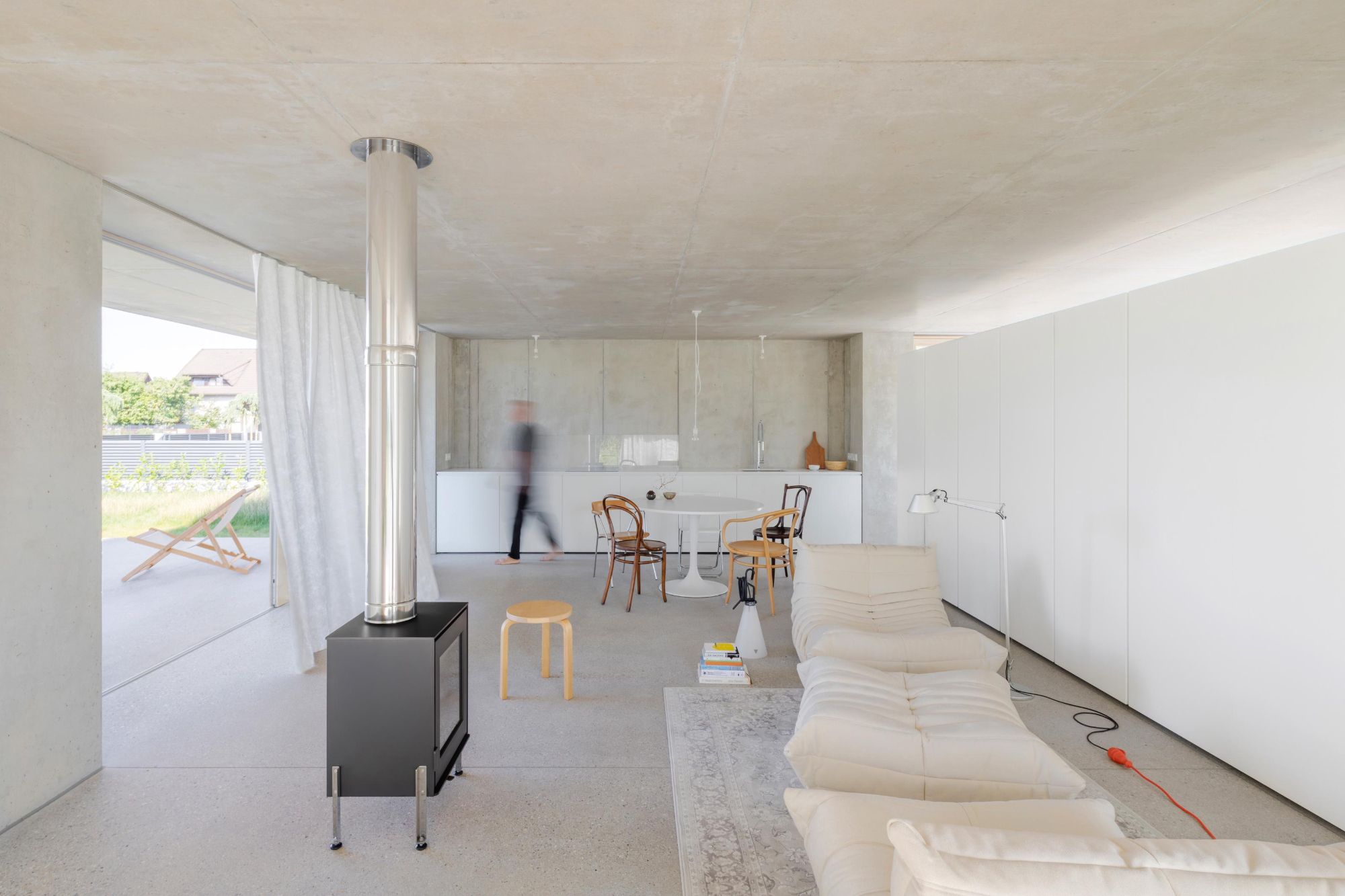 House on the Edge of the Plain - Gessato