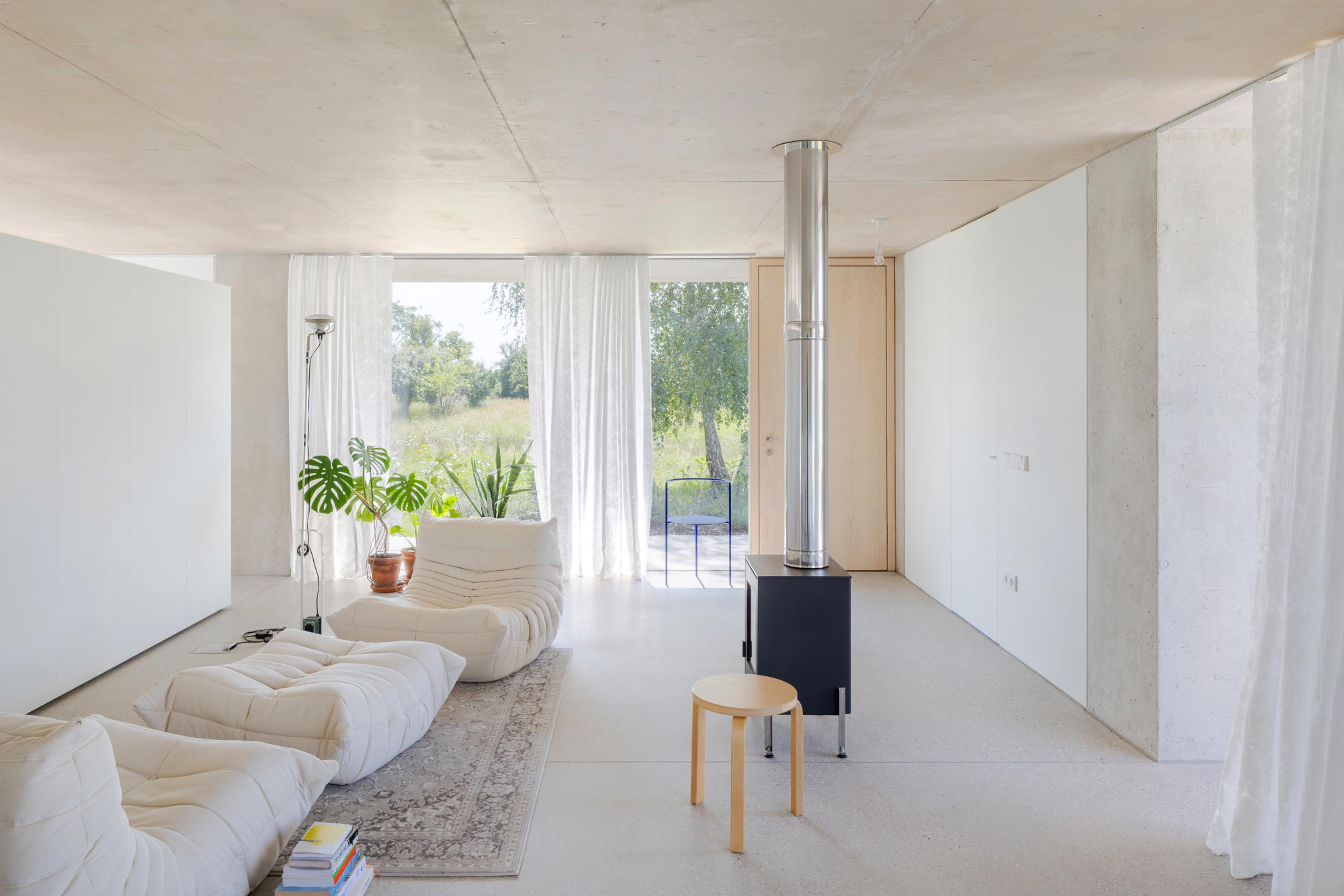House on the Edge of the Plain - Gessato