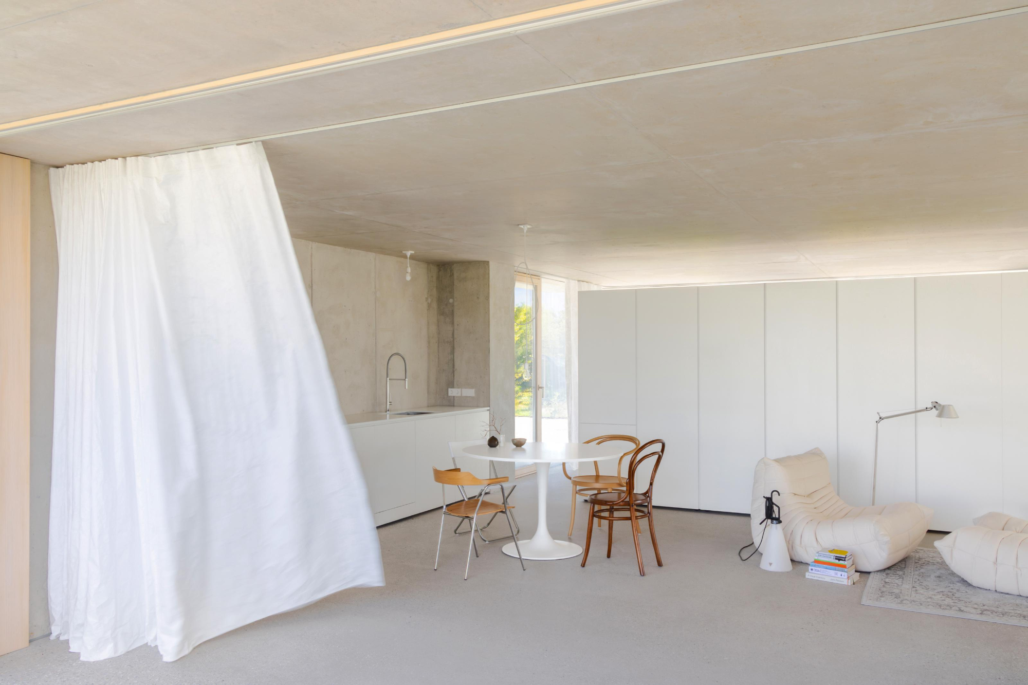 House on the Edge of the Plain - Gessato