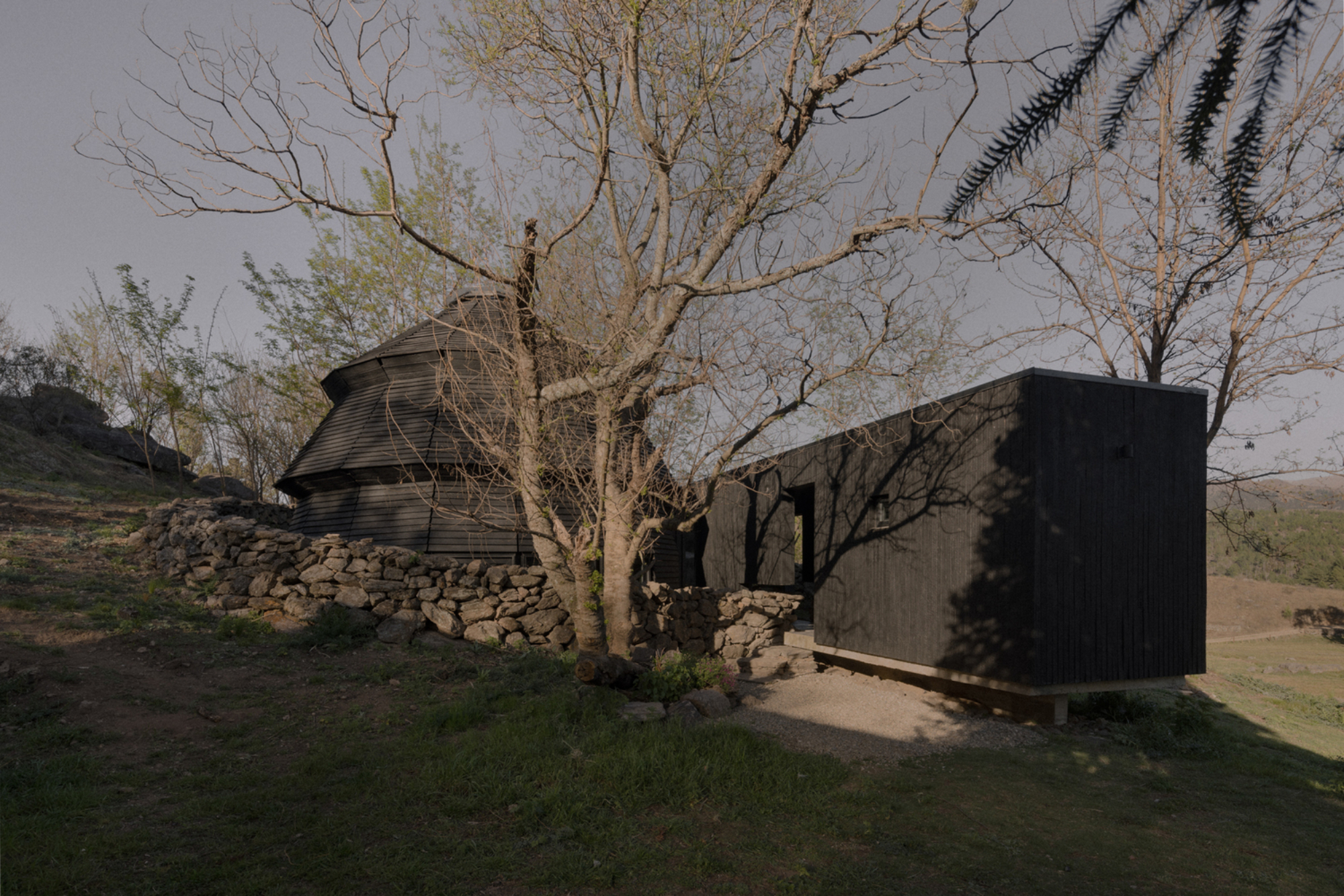 A Black Timber Pavilion in the Argentine Sierras - Gessato