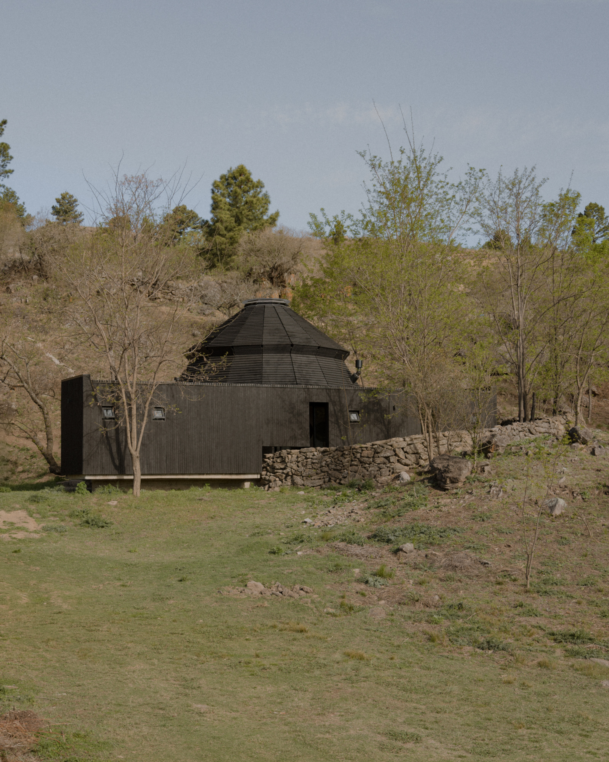 A Black Timber Pavilion in the Argentine Sierras - Gessato