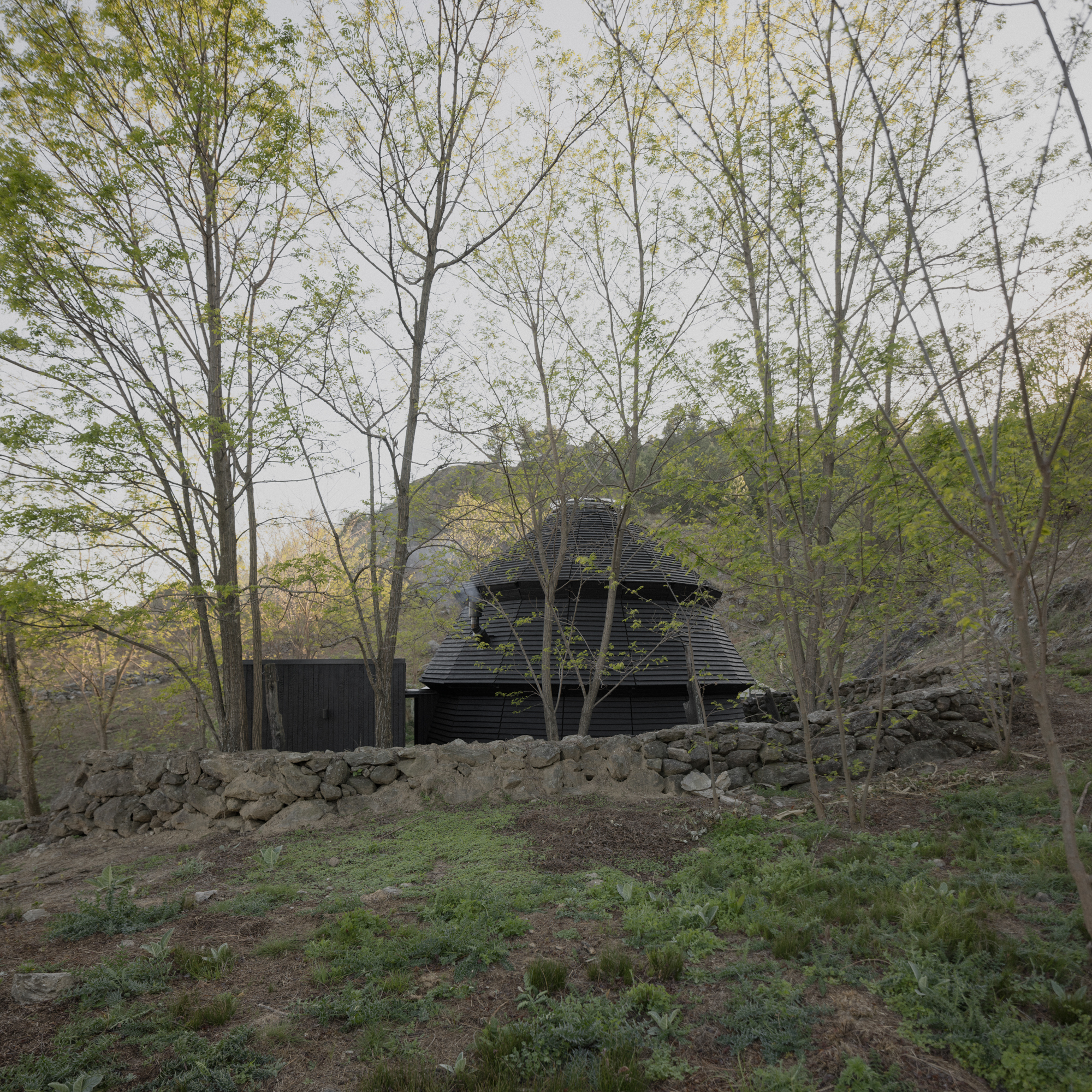 A Black Timber Pavilion in the Argentine Sierras - Gessato