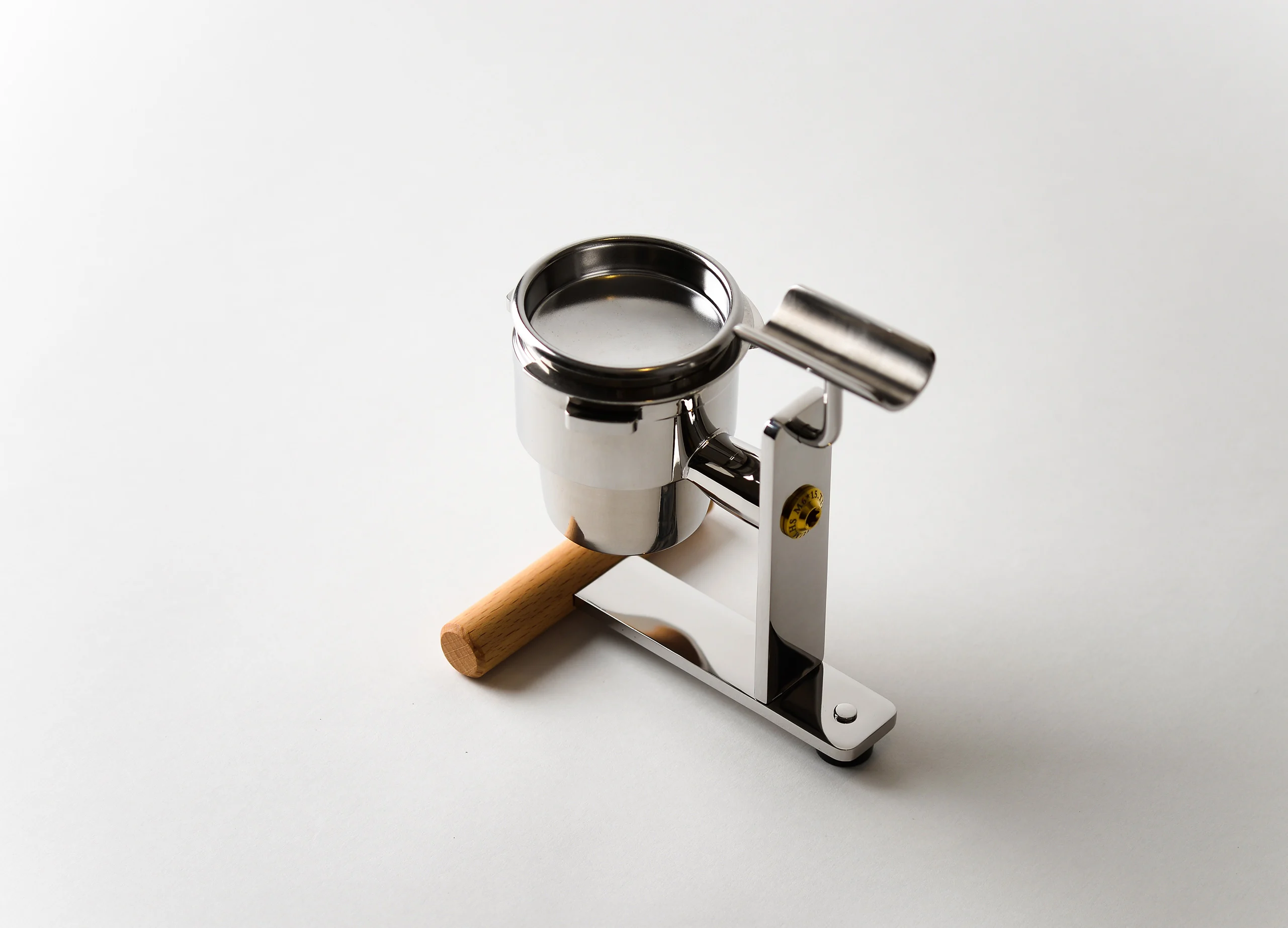 John Meng’s Designer Cigar Ashtrays for the End of the Smoking Age - Gessato John Meng’s Designer Cigar Ashtrays for the End of the Smoking Age - Gessato