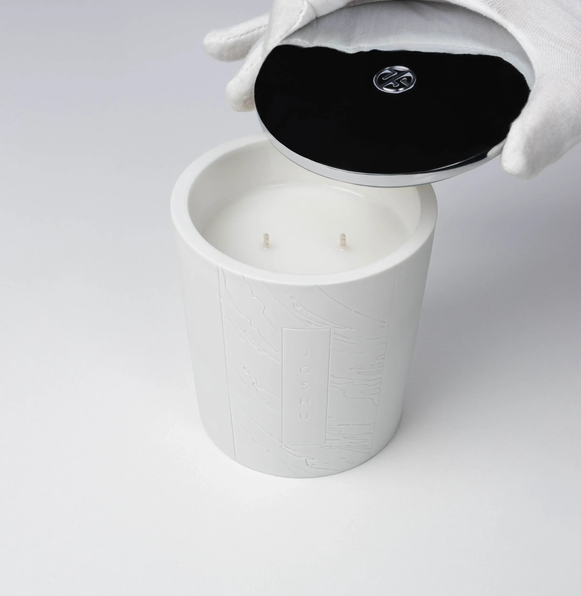 JOSHU Candles Pair Scent, Steel, and Sound - Gessato JOSHU Candles Pair Scent, Steel, and Sound - Gessato